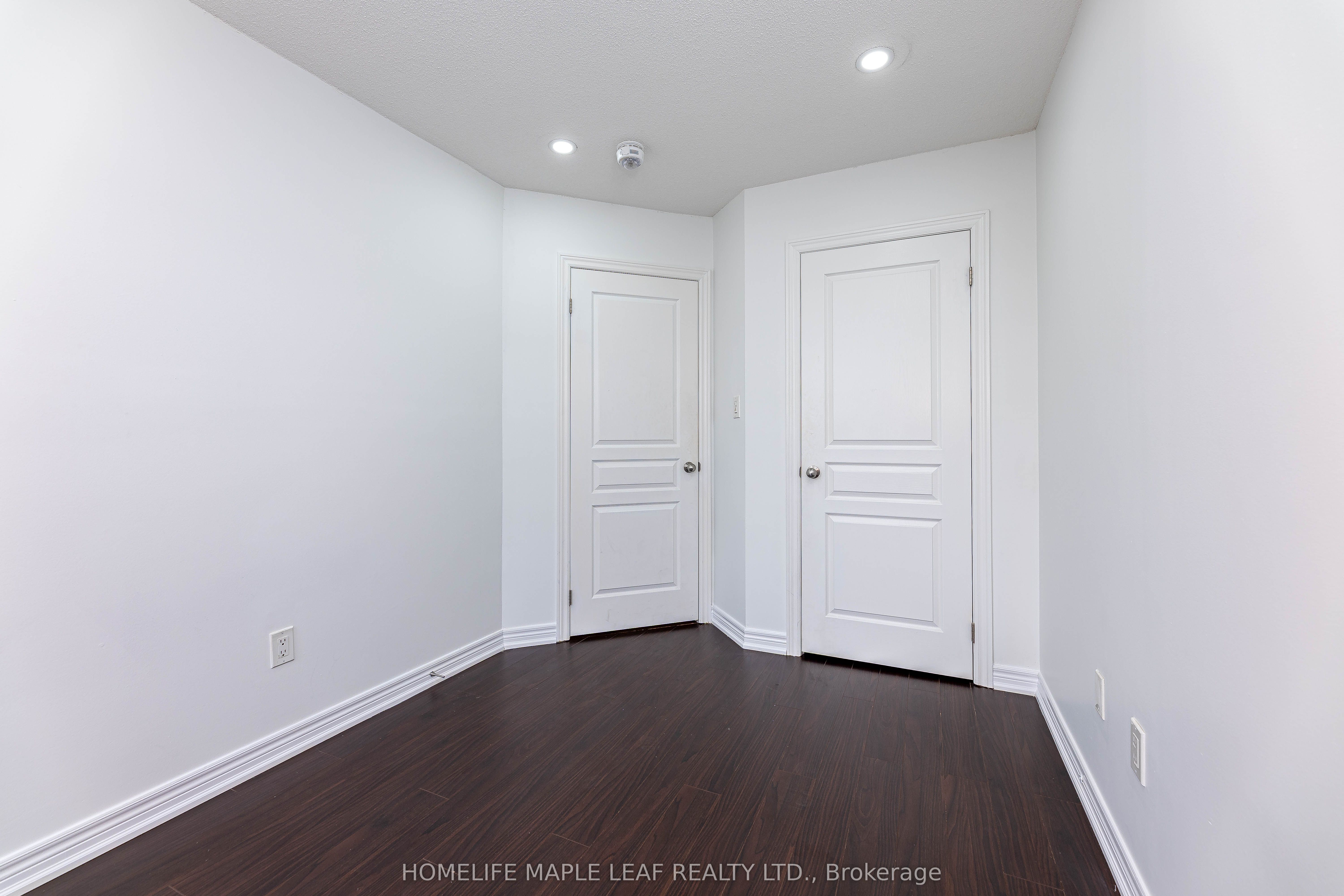 2 Cedarland Road E Property Photo 23