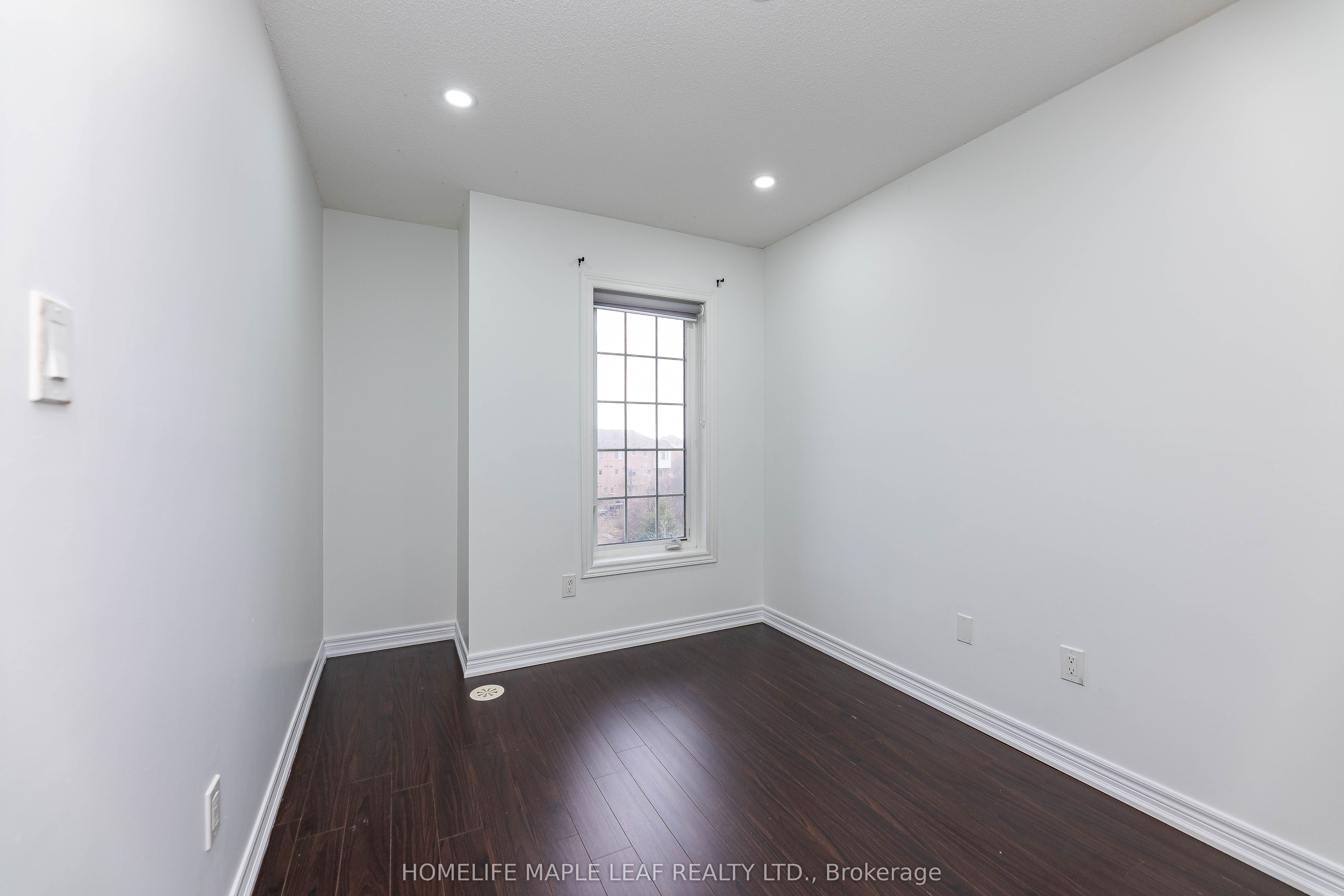 2 Cedarland Road E Property Photo 26