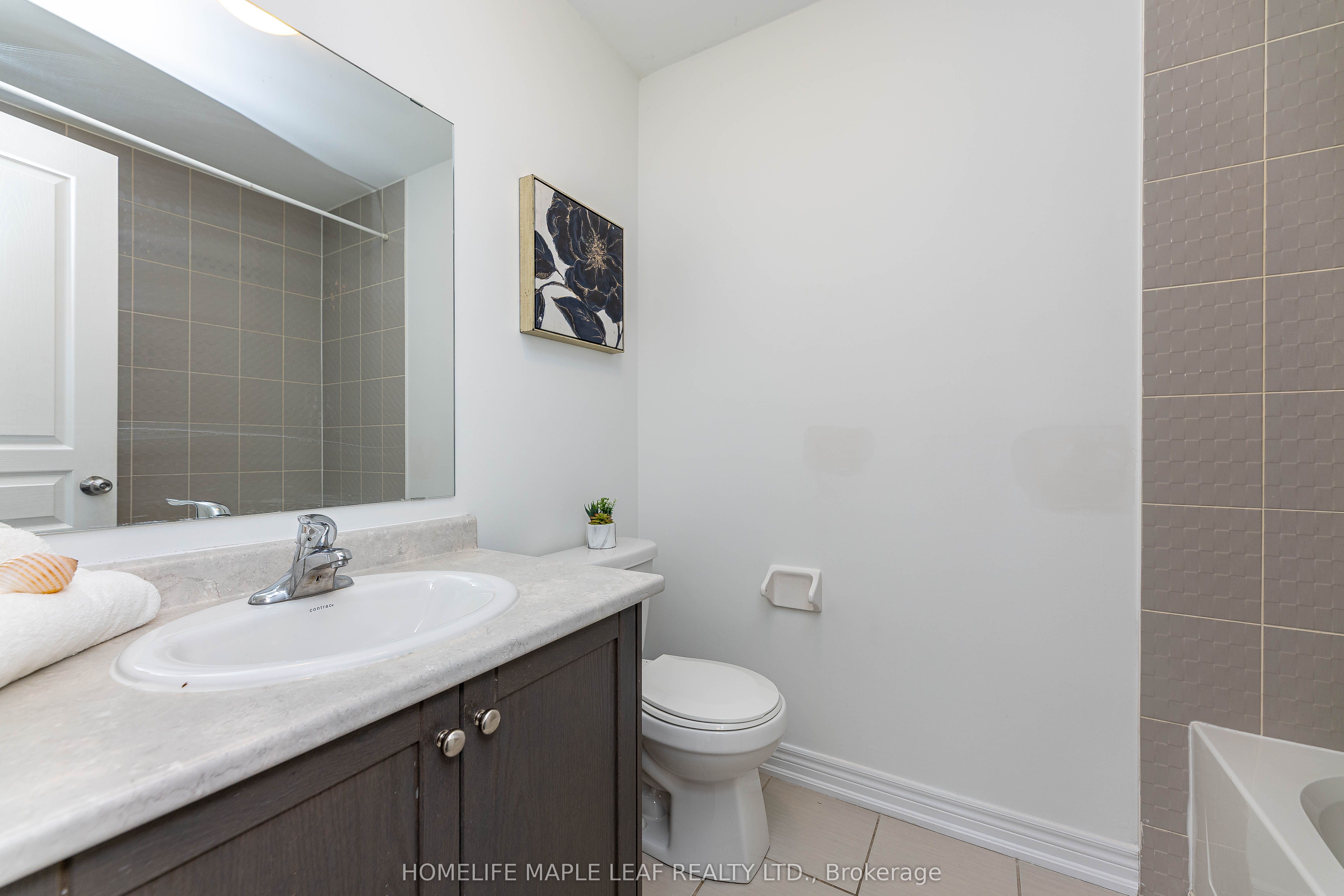 2 Cedarland Road E Property Photo 27