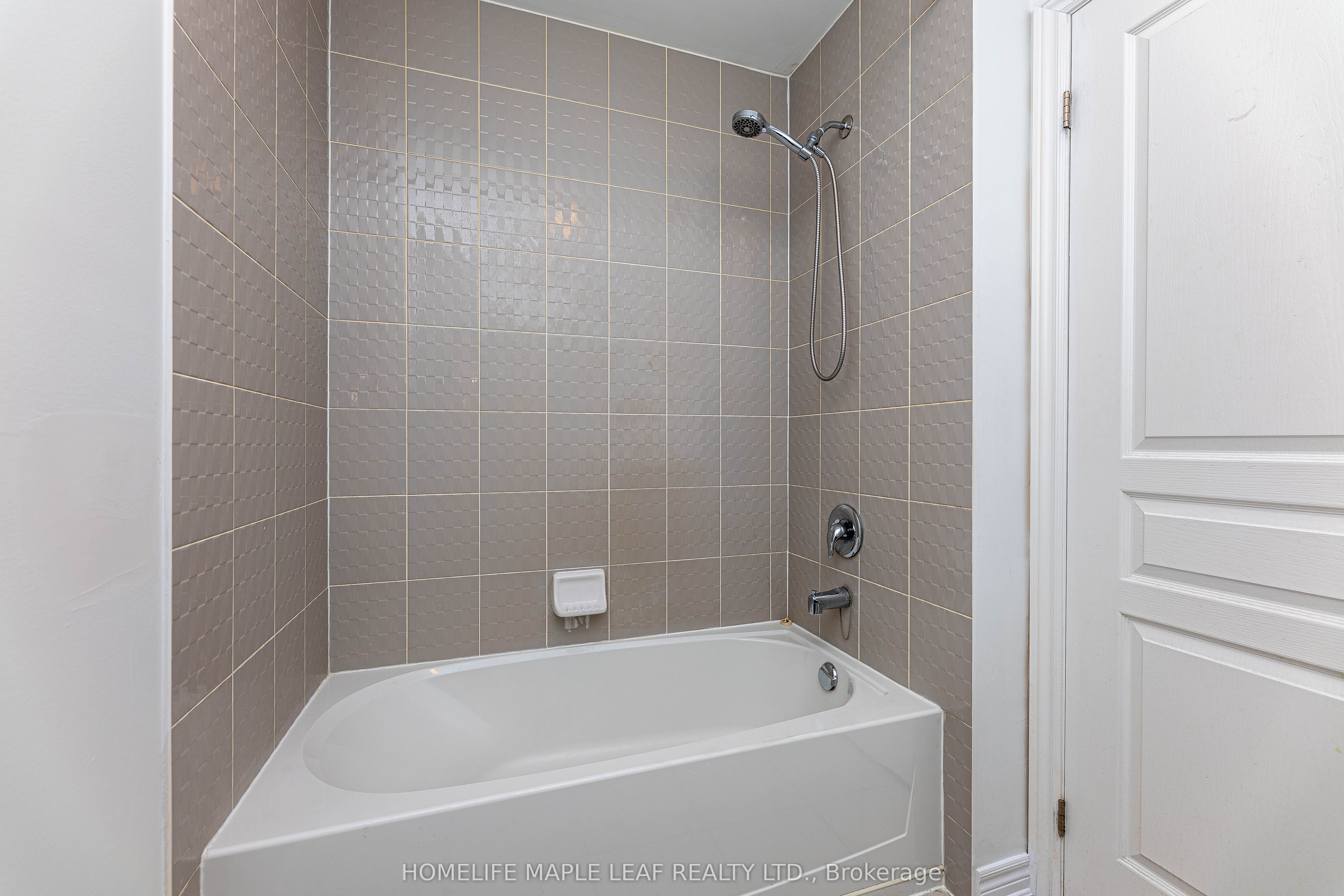 2 Cedarland Road E Property Photo 28