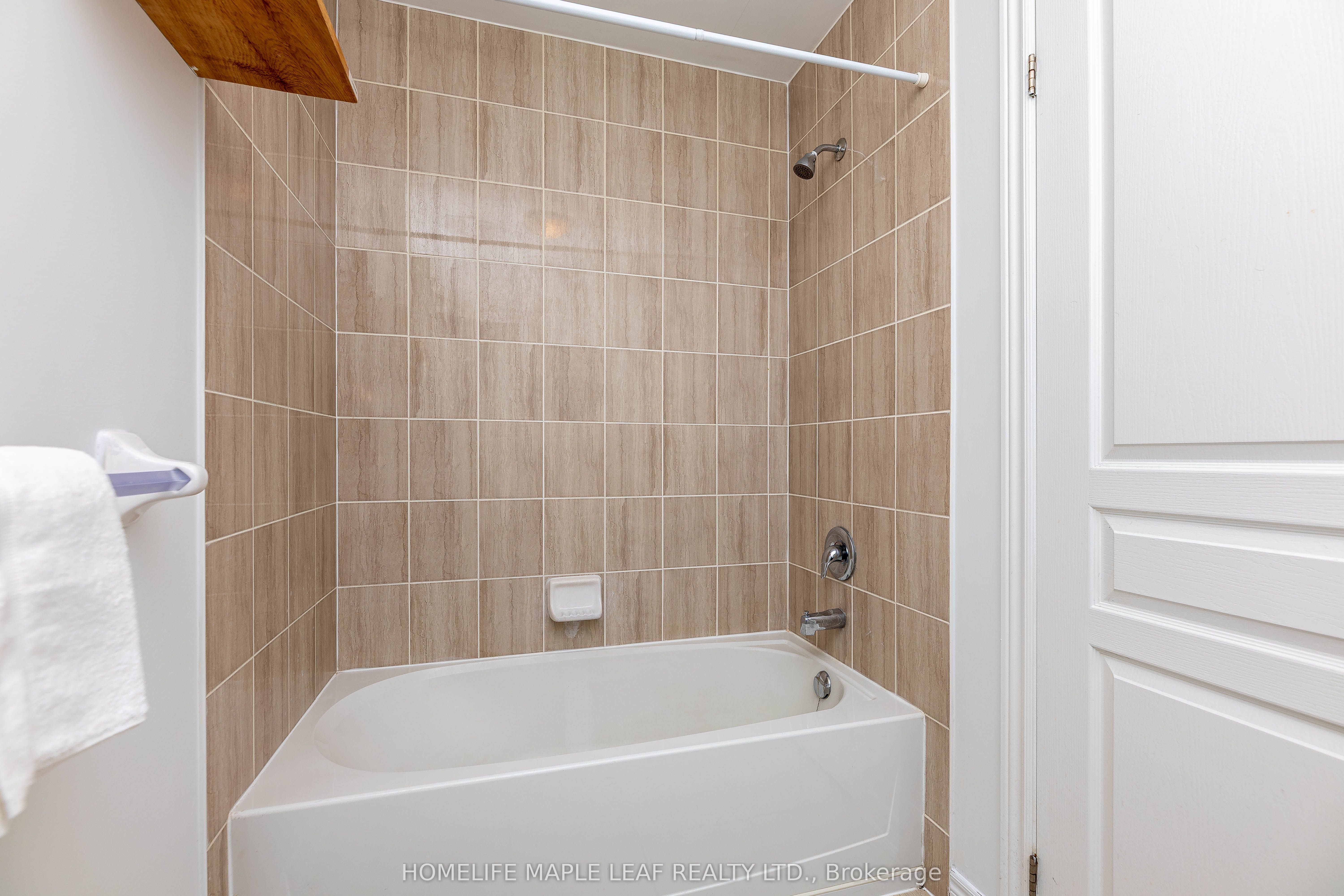 2 Cedarland Road E Property Photo 31