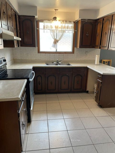112 Anthia Drive W Property Photo 3