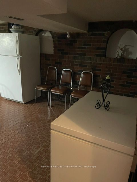 112 Anthia Drive W Property Photo 16