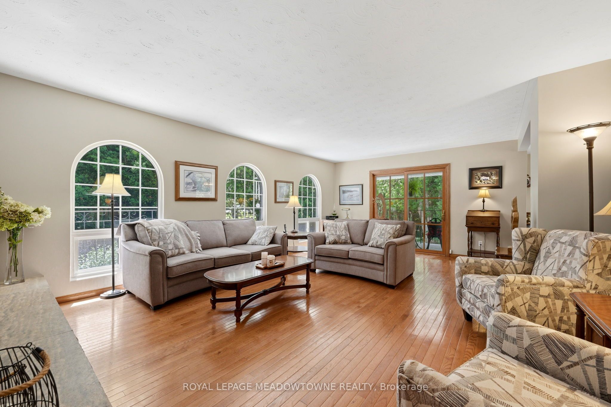 6733 25 Side Road Property Photo 8