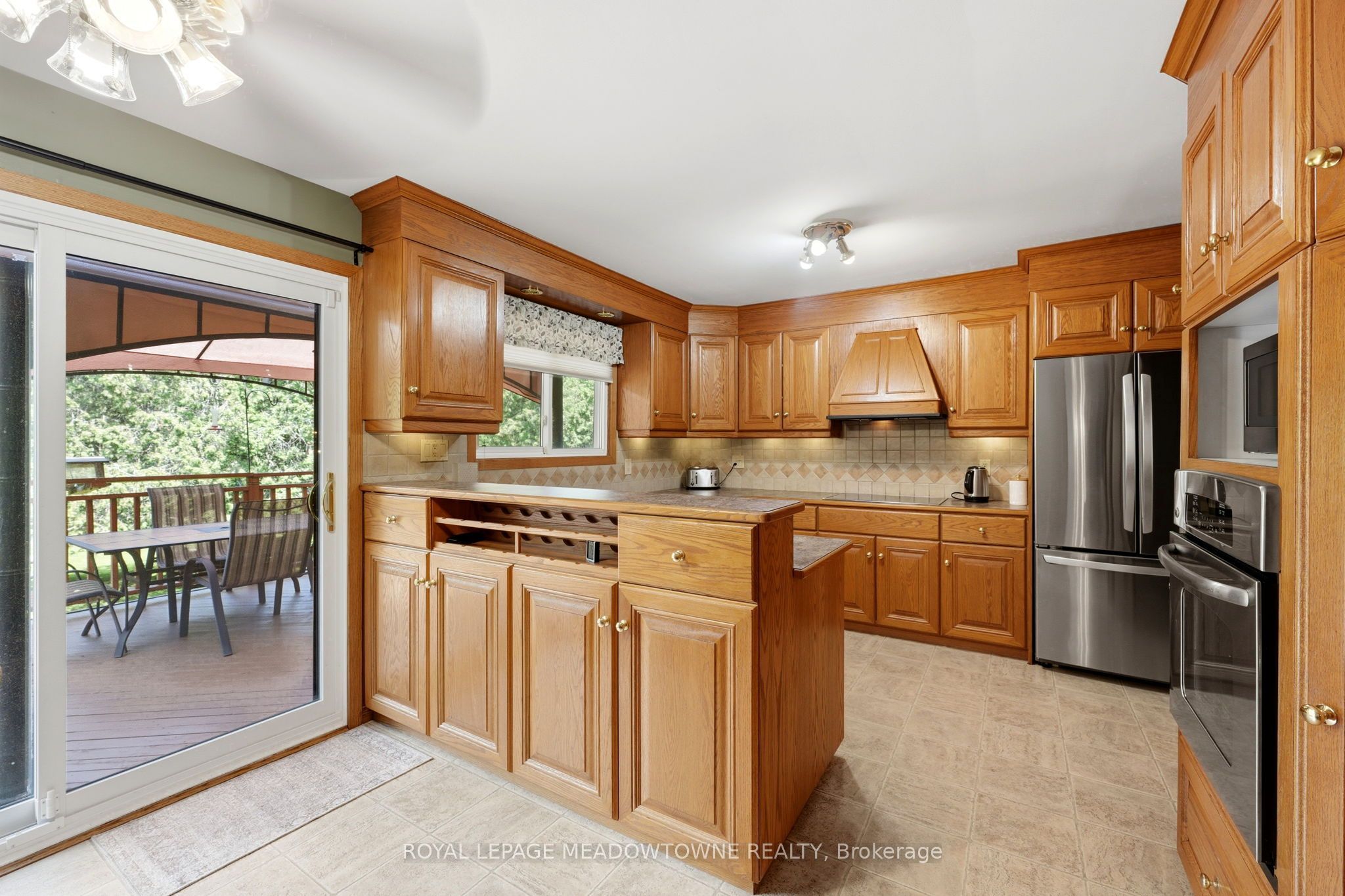 6733 25 Side Road Property Photo 14