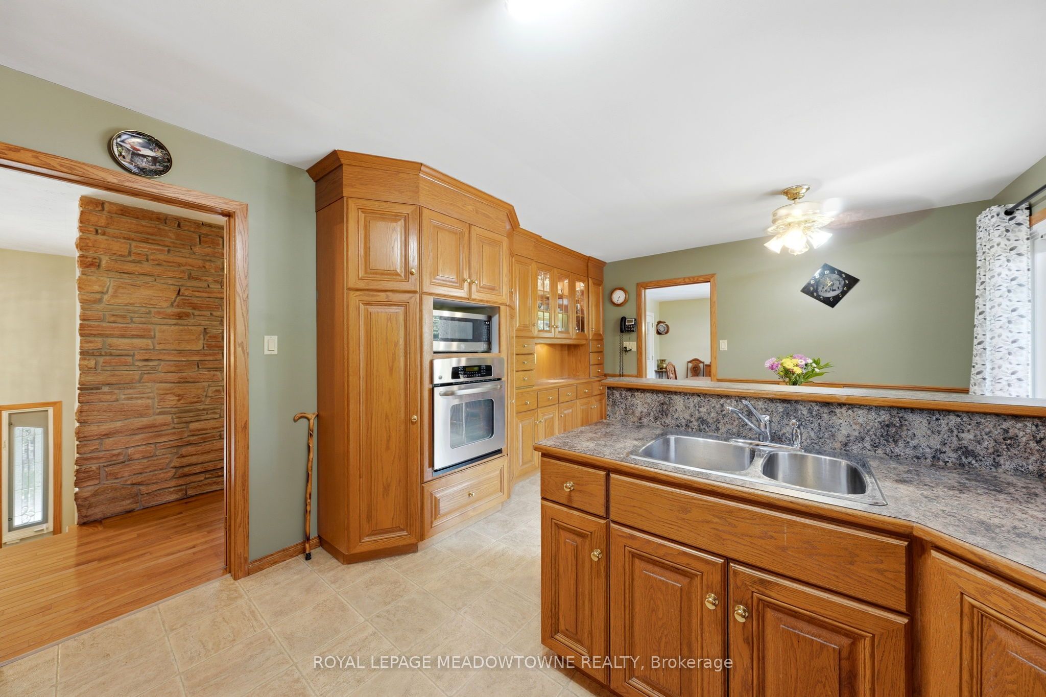 6733 25 Side Road Property Photo 15