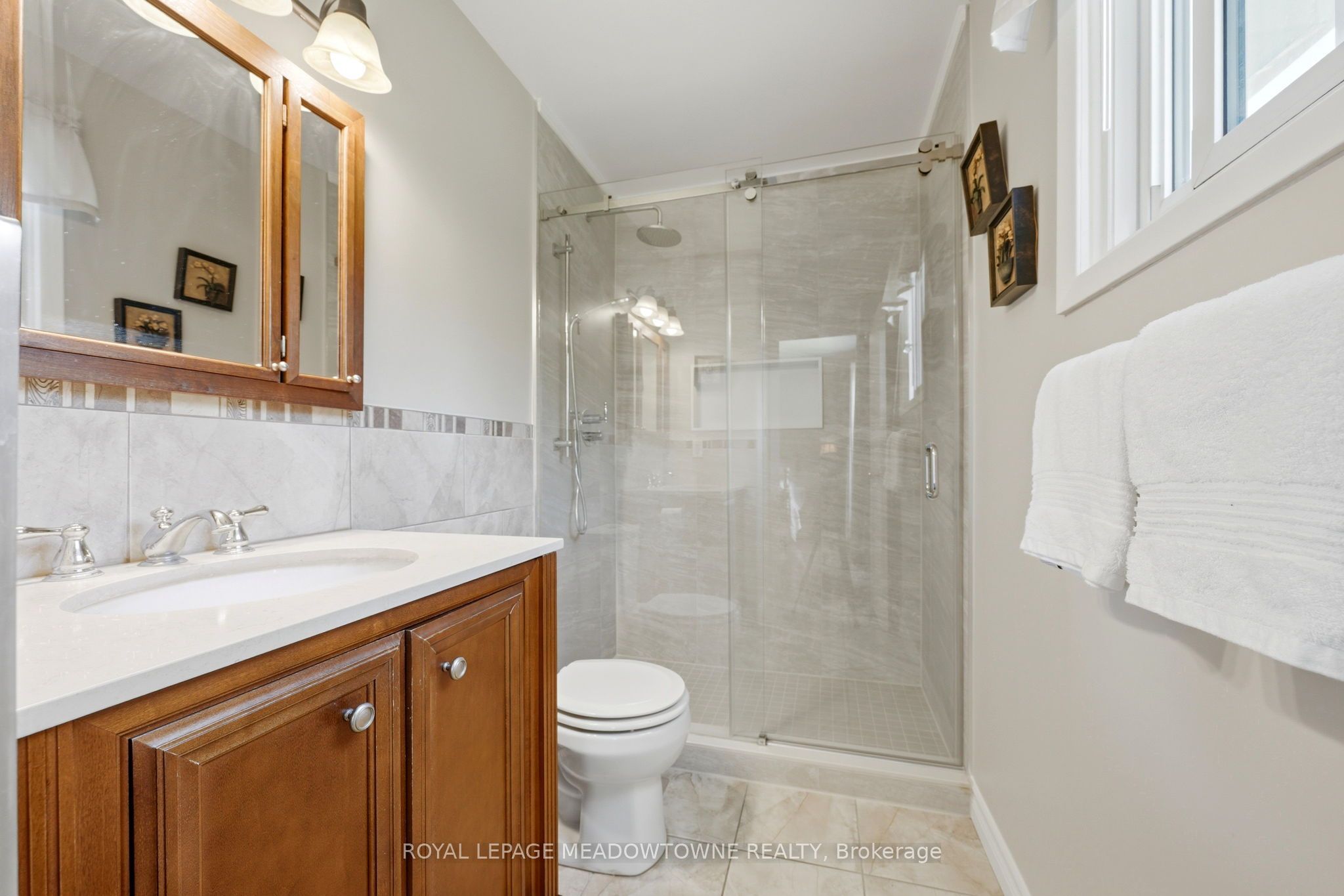 6733 25 Side Road Property Photo 19