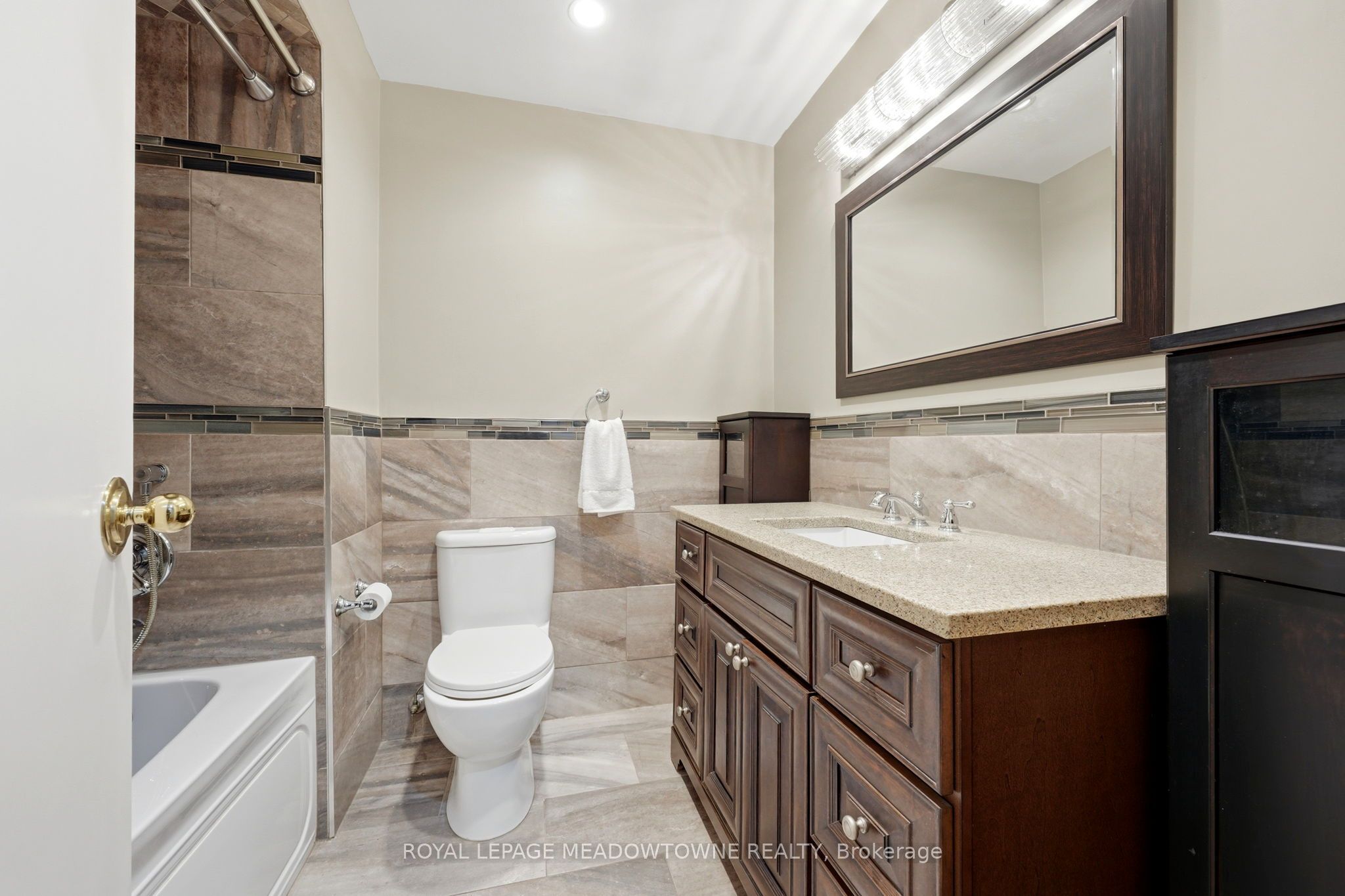 6733 25 Side Road Property Photo 21