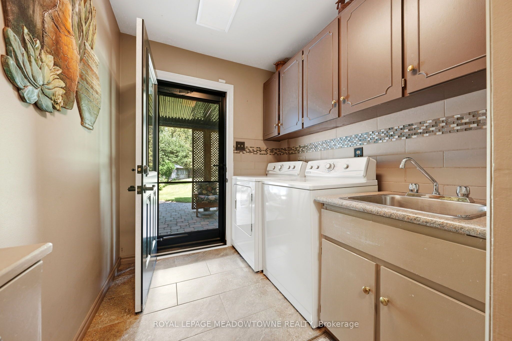 6733 25 Side Road Property Photo 27