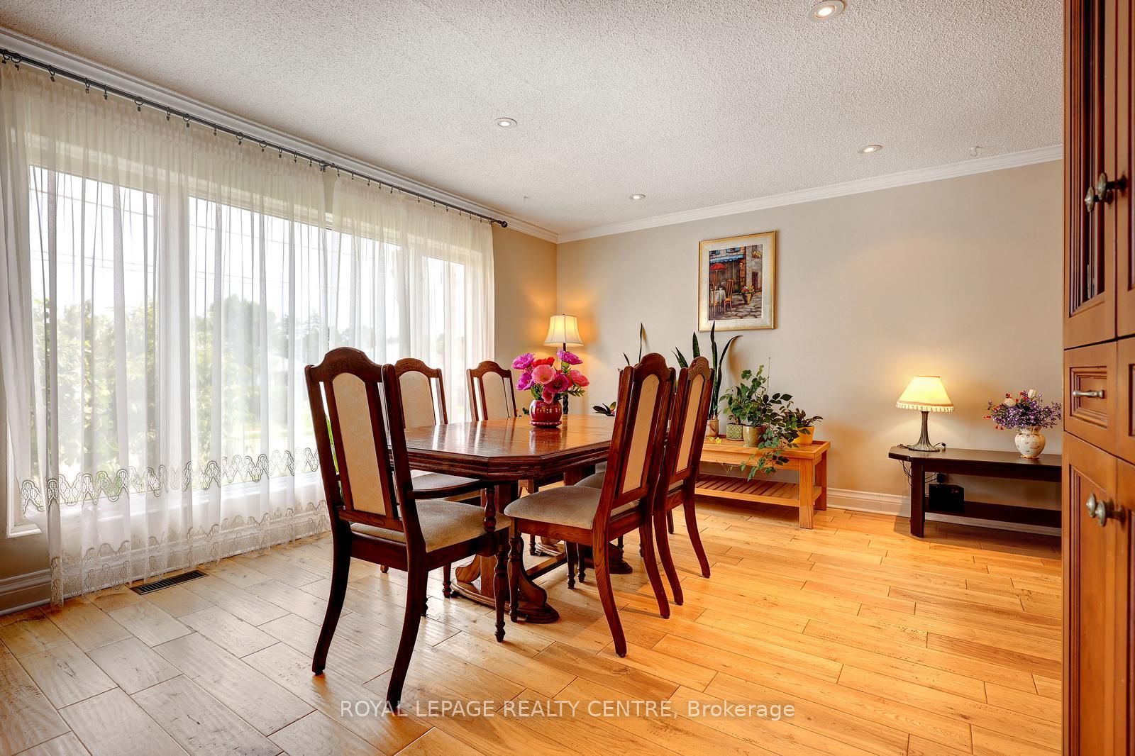 3422 Queenston Drive Property Photo 8