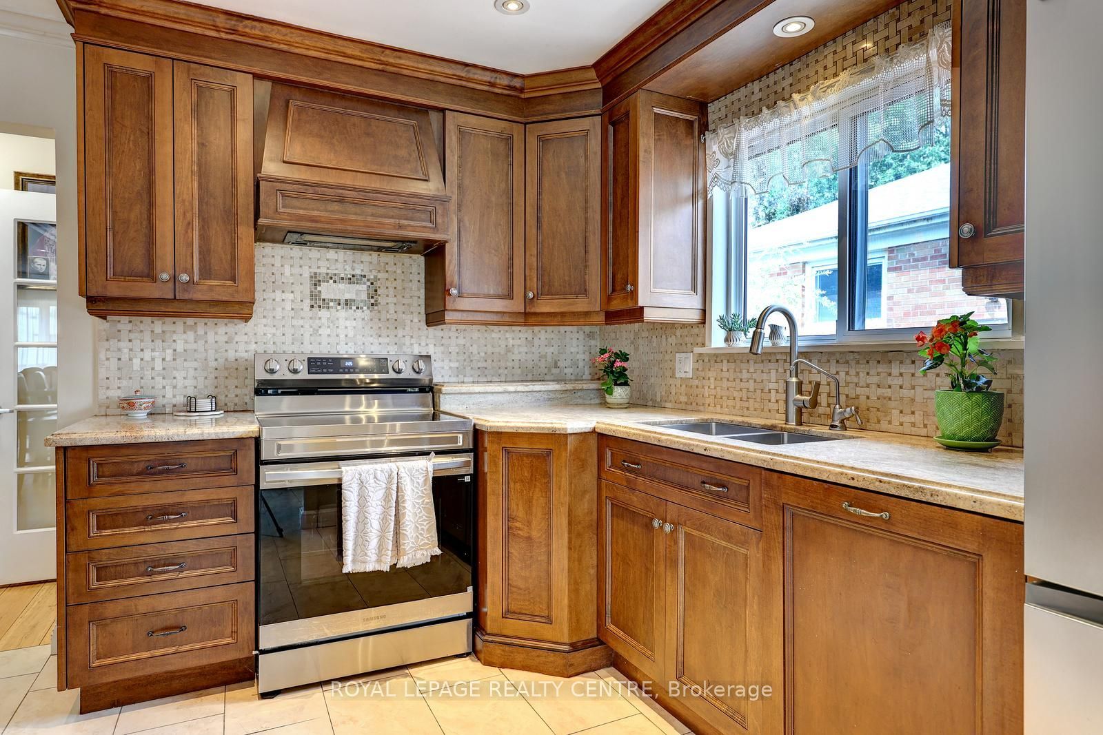 3422 Queenston Drive Property Photo 14
