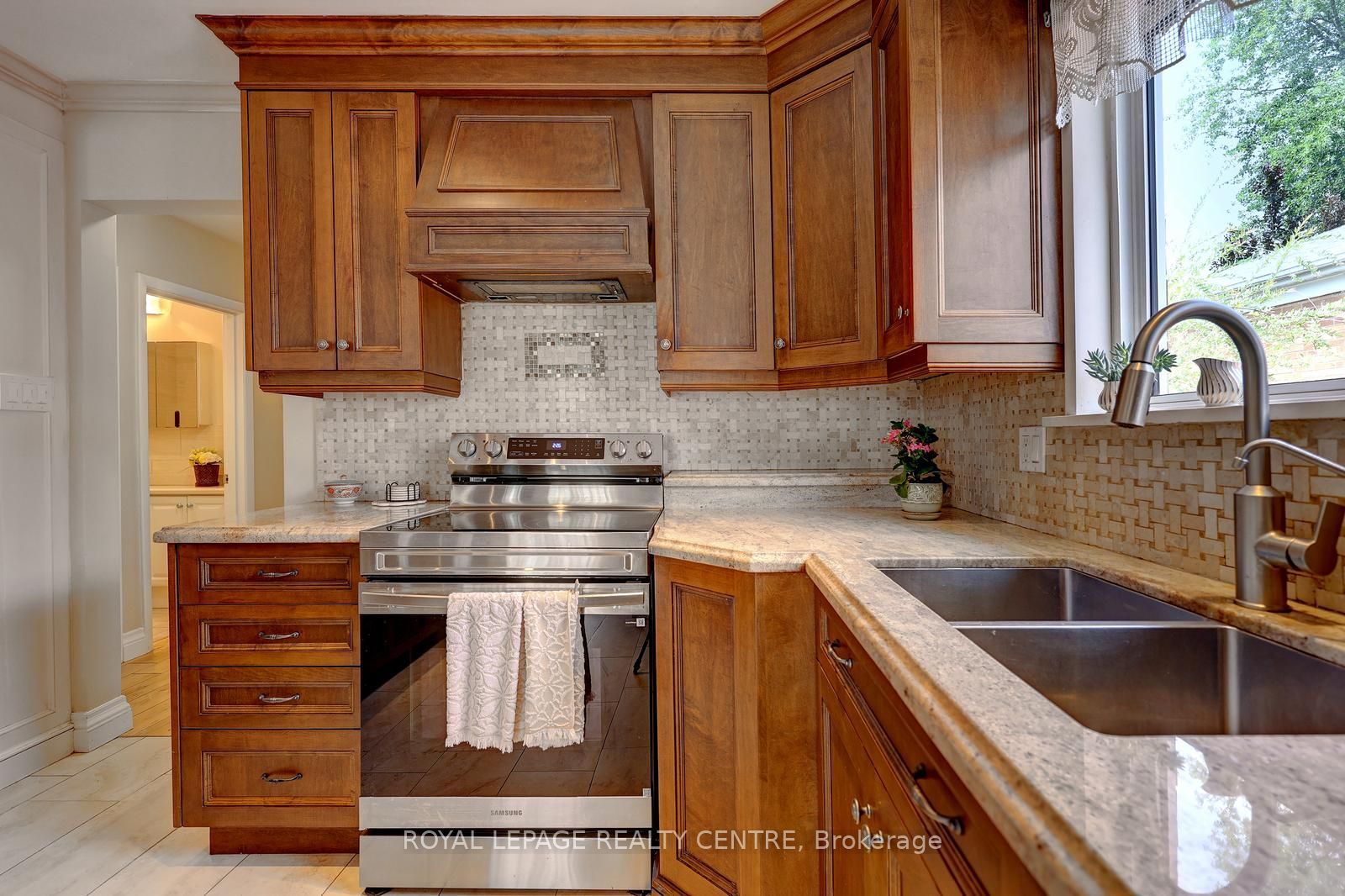 3422 Queenston Drive Property Photo 15