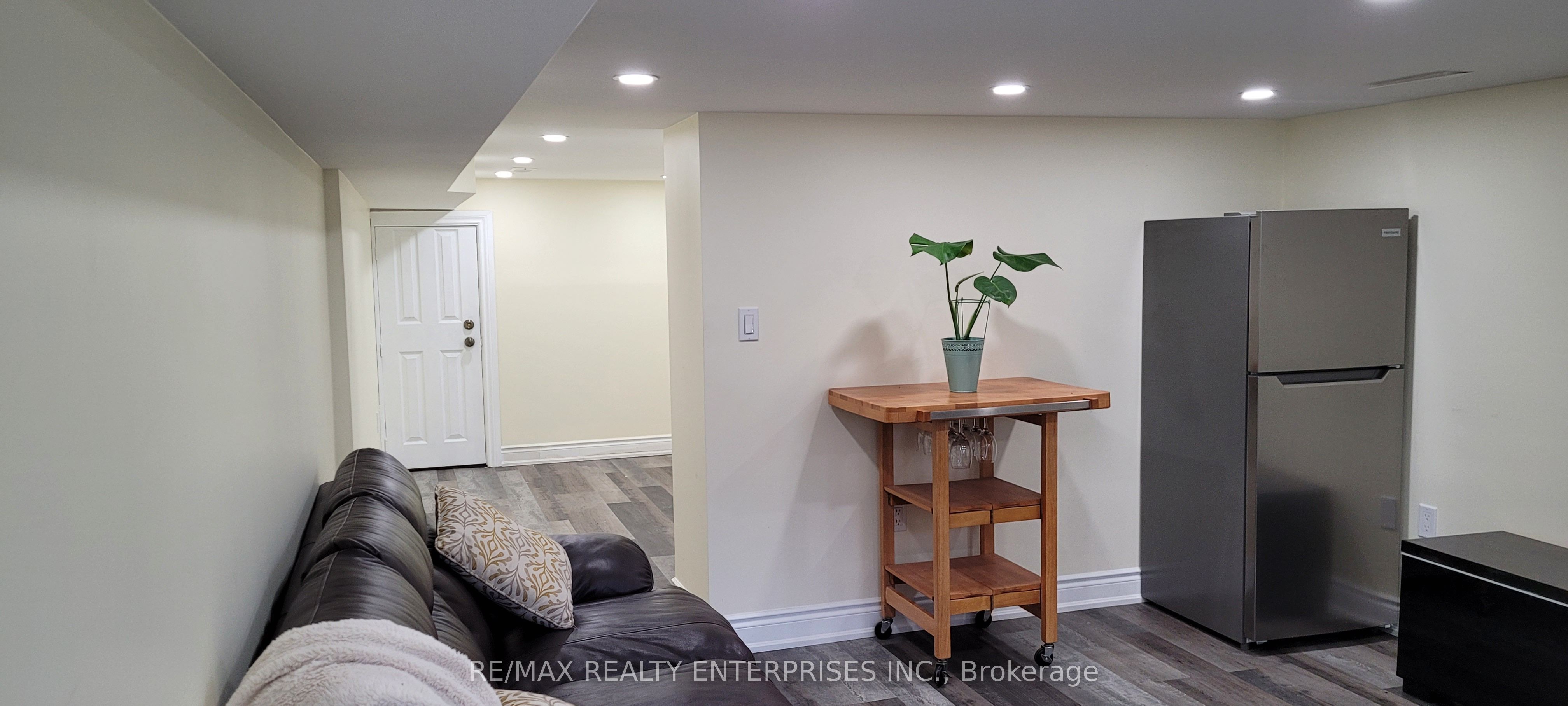 65a Chambers Avenue Property Photo 3