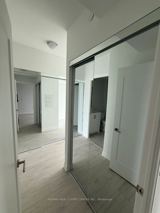 412 Silver Maple Road 509 Property Photo 10