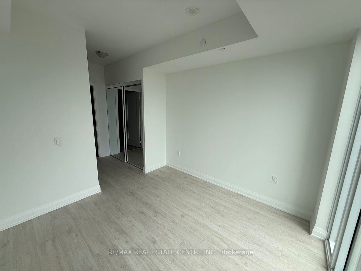 412 Silver Maple Road 509 Property Photo 11