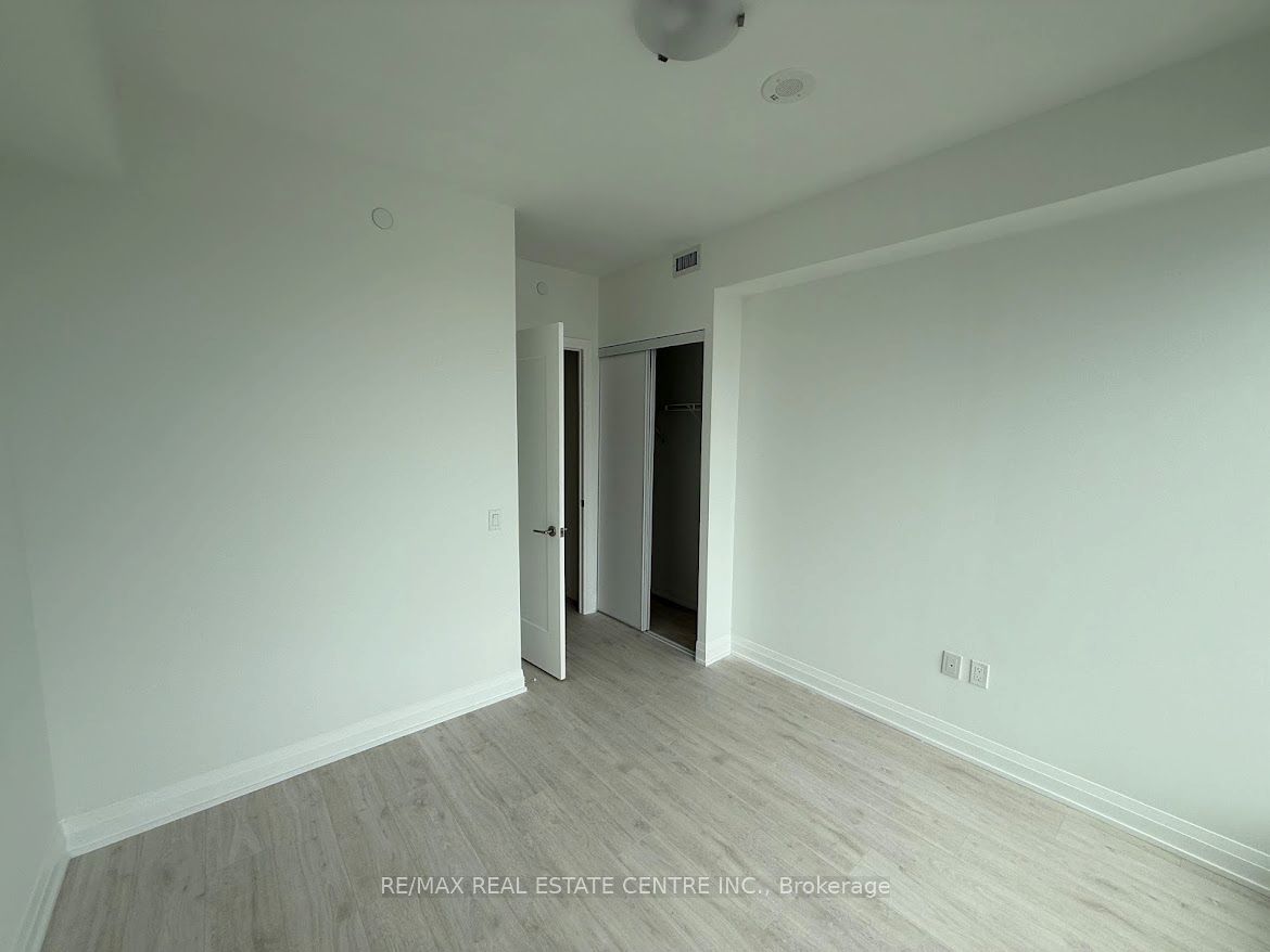 412 Silver Maple Road 509 Property Photo 13