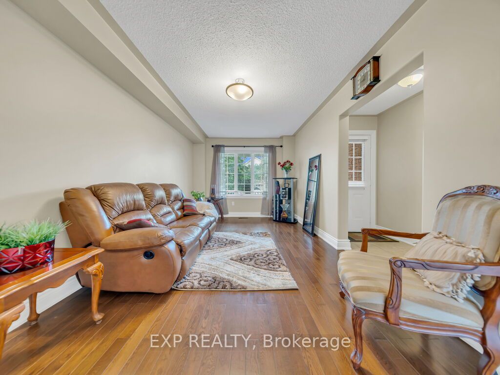 134 Dells Crescent Property Photo 7