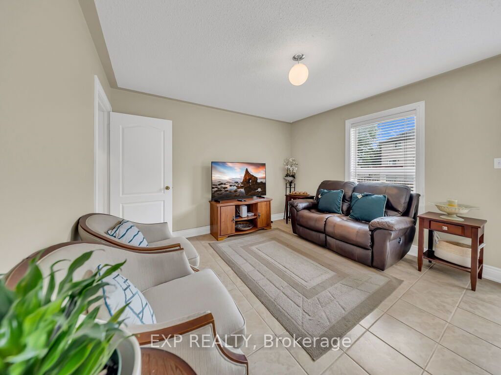 134 Dells Crescent Property Photo 8