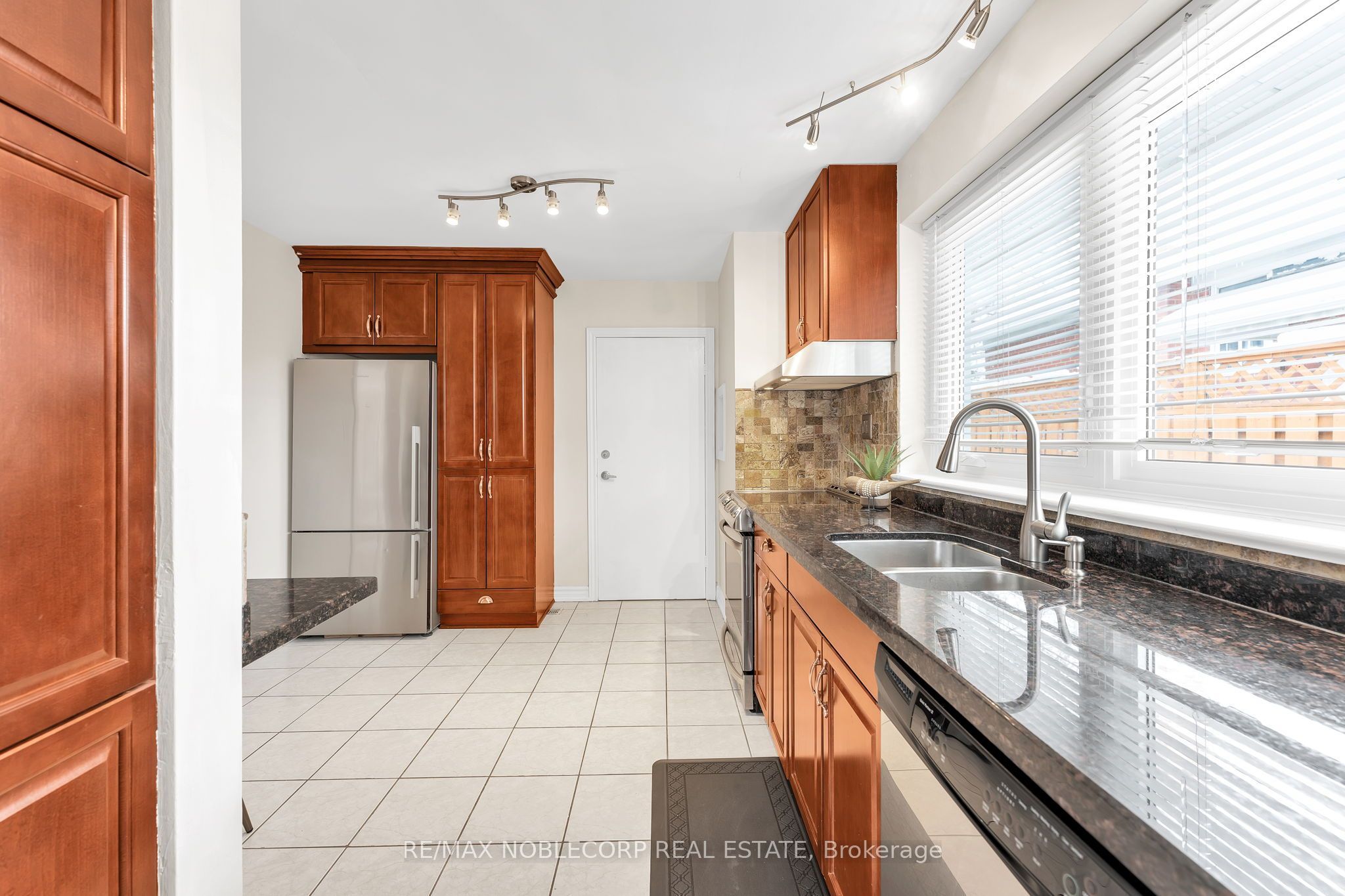 4230 Bloor Street W Property Photo 6