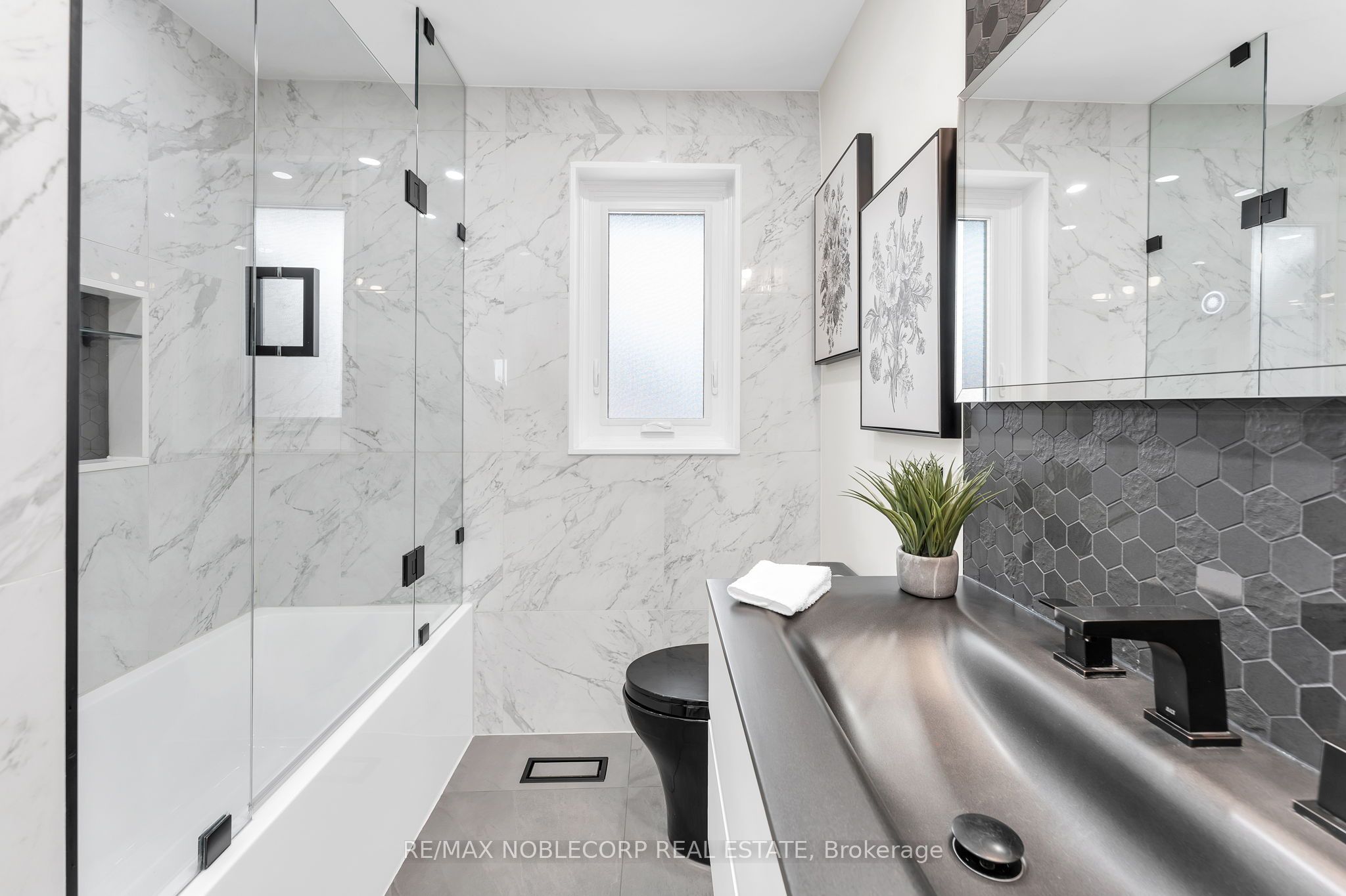 4230 Bloor Street W Property Photo 33