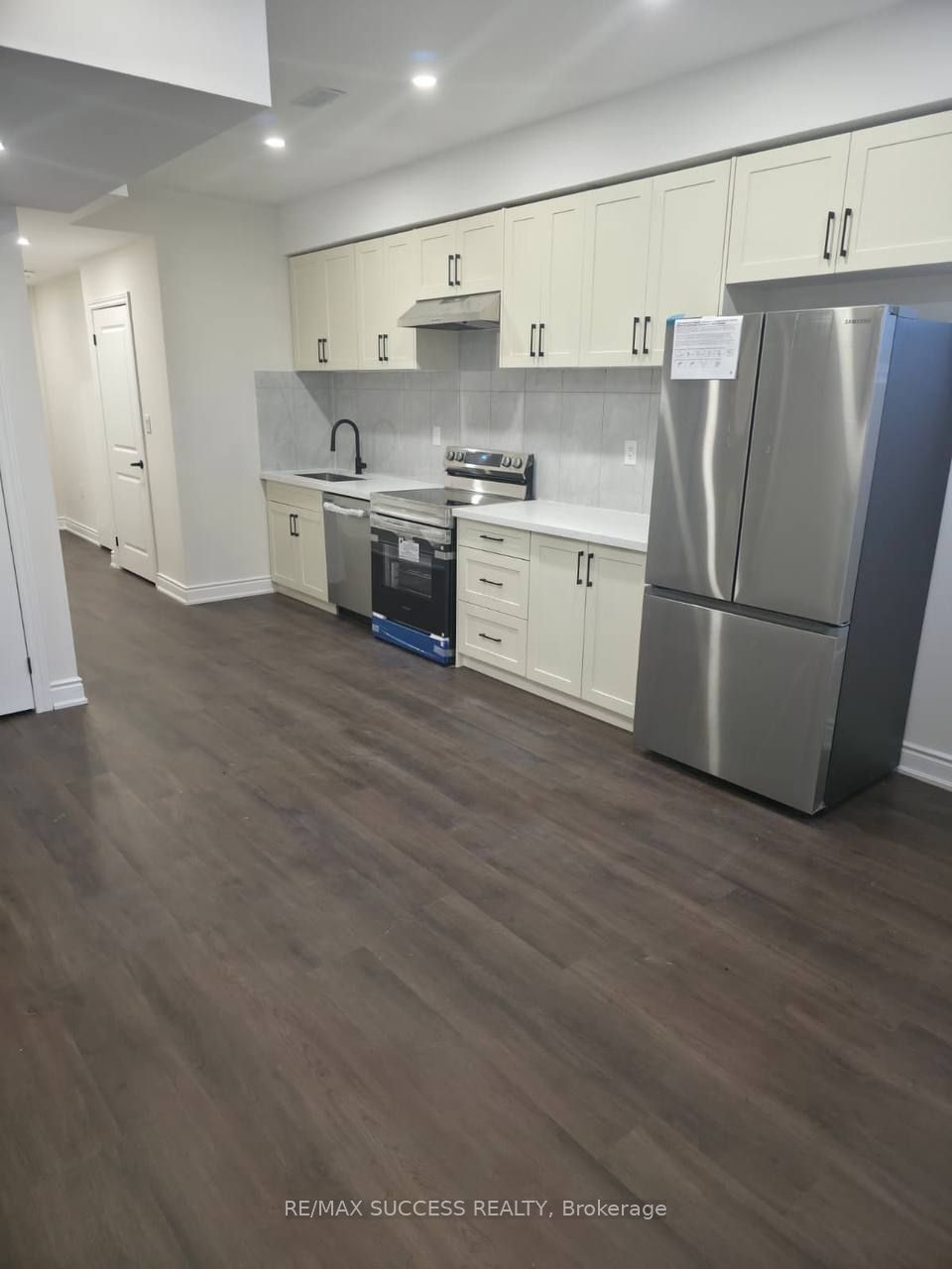 1407 Hearns Place Lower Property Photo 3