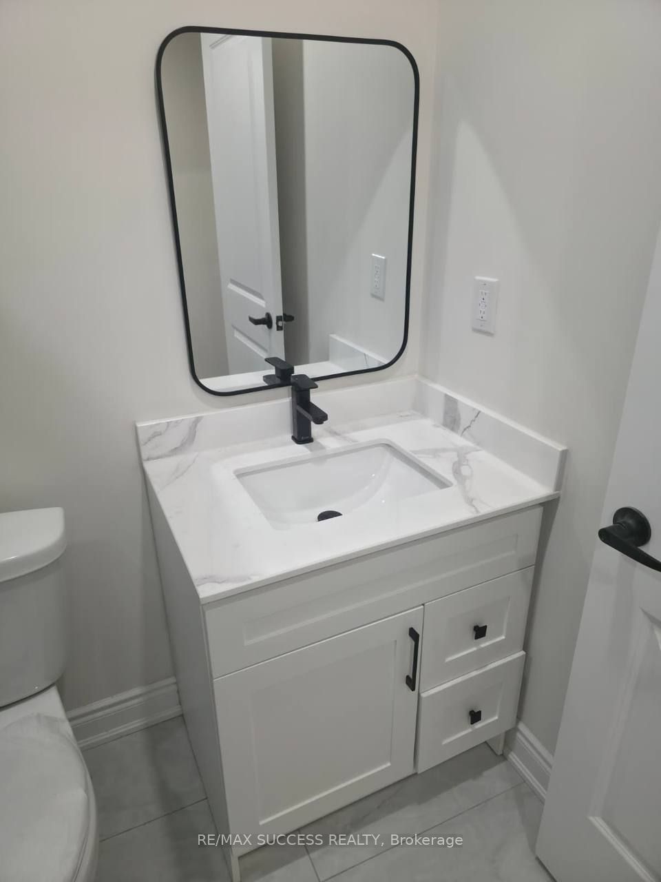 1407 Hearns Place Lower Property Photo 7