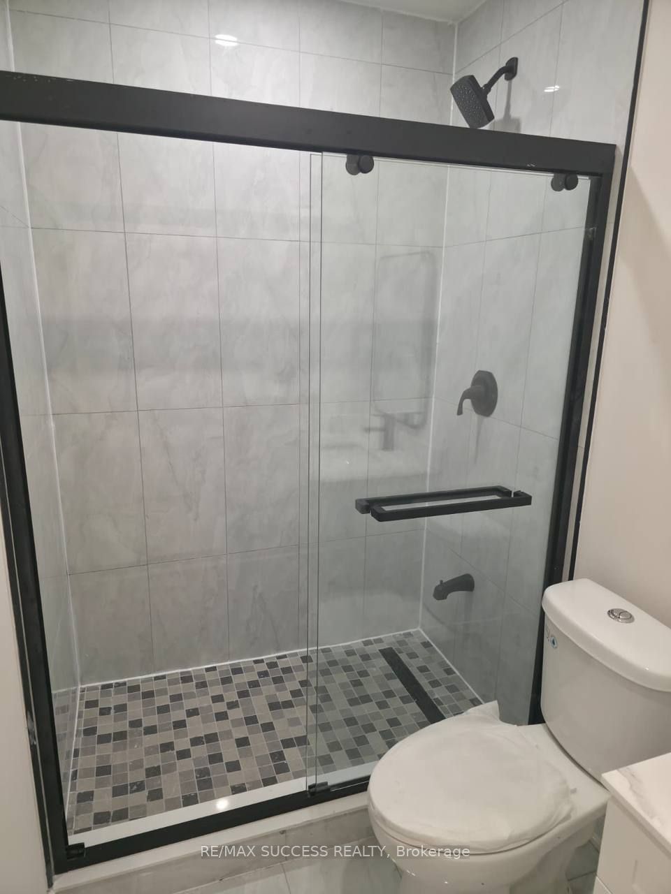 1407 Hearns Place Lower Property Photo 8