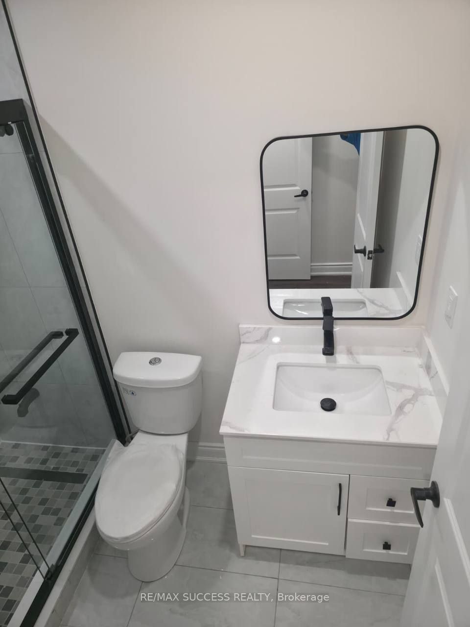 1407 Hearns Place Lower Property Photo 10