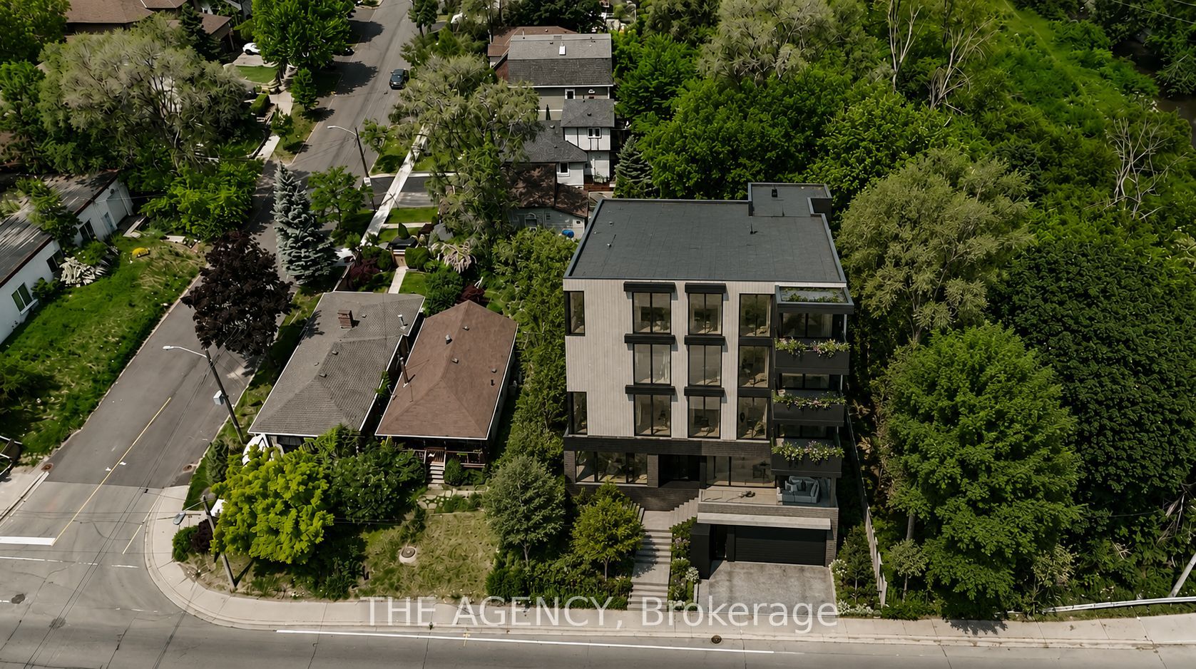 580 The Queensway Property Photo 2