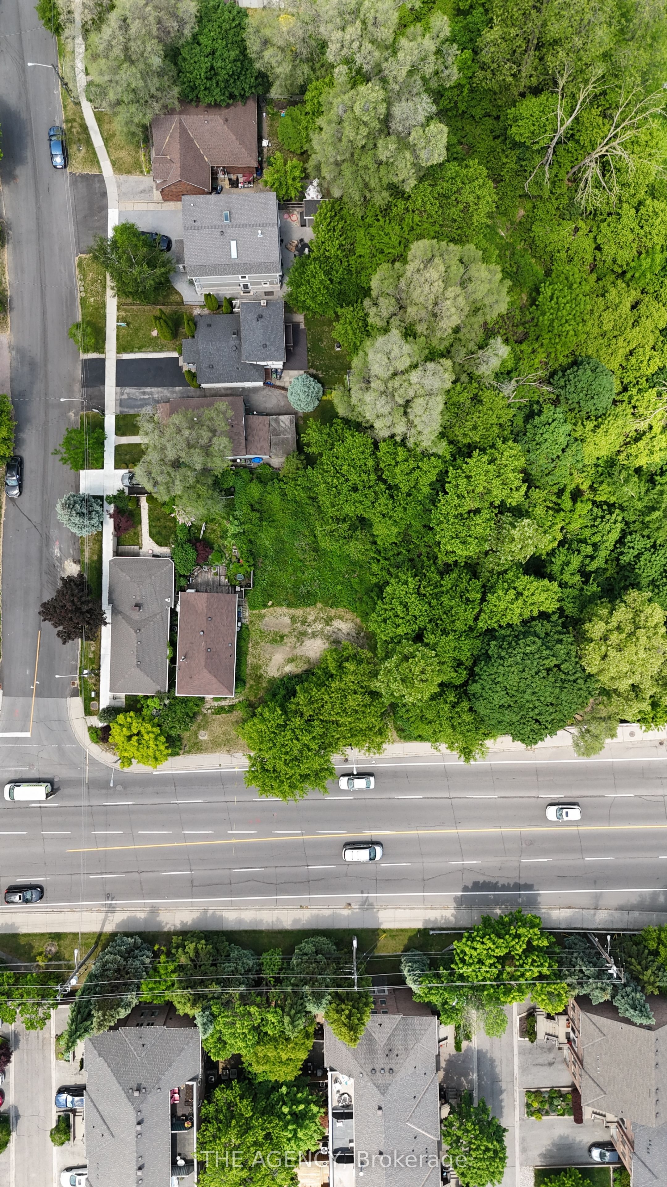580 The Queensway Property Photo 4