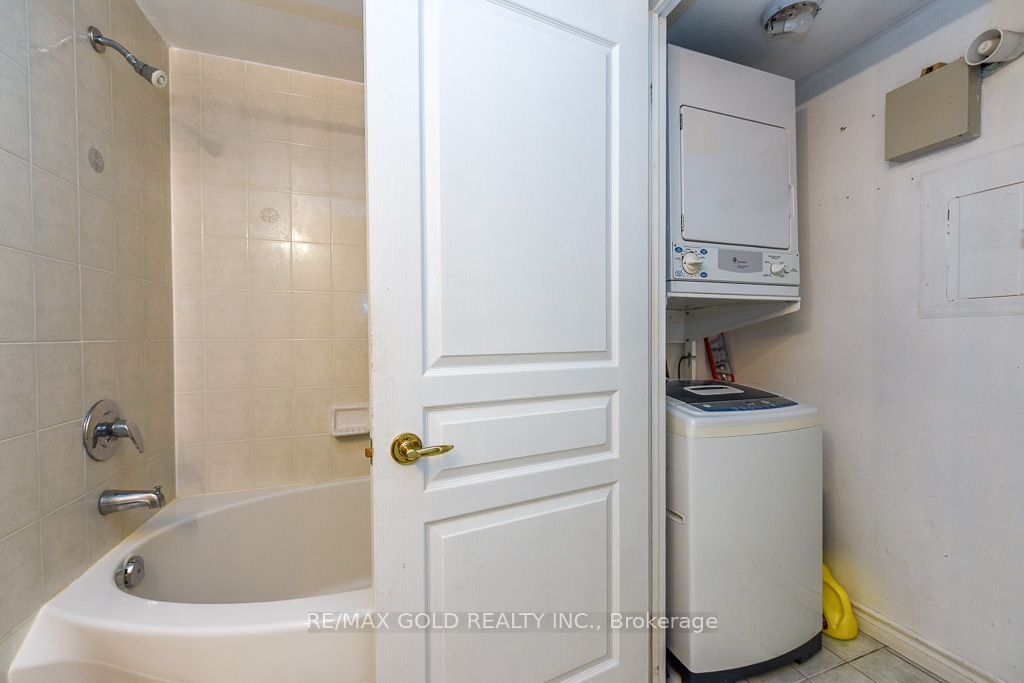 200 Burnhamthorpe Road 1003 Property Photo 26