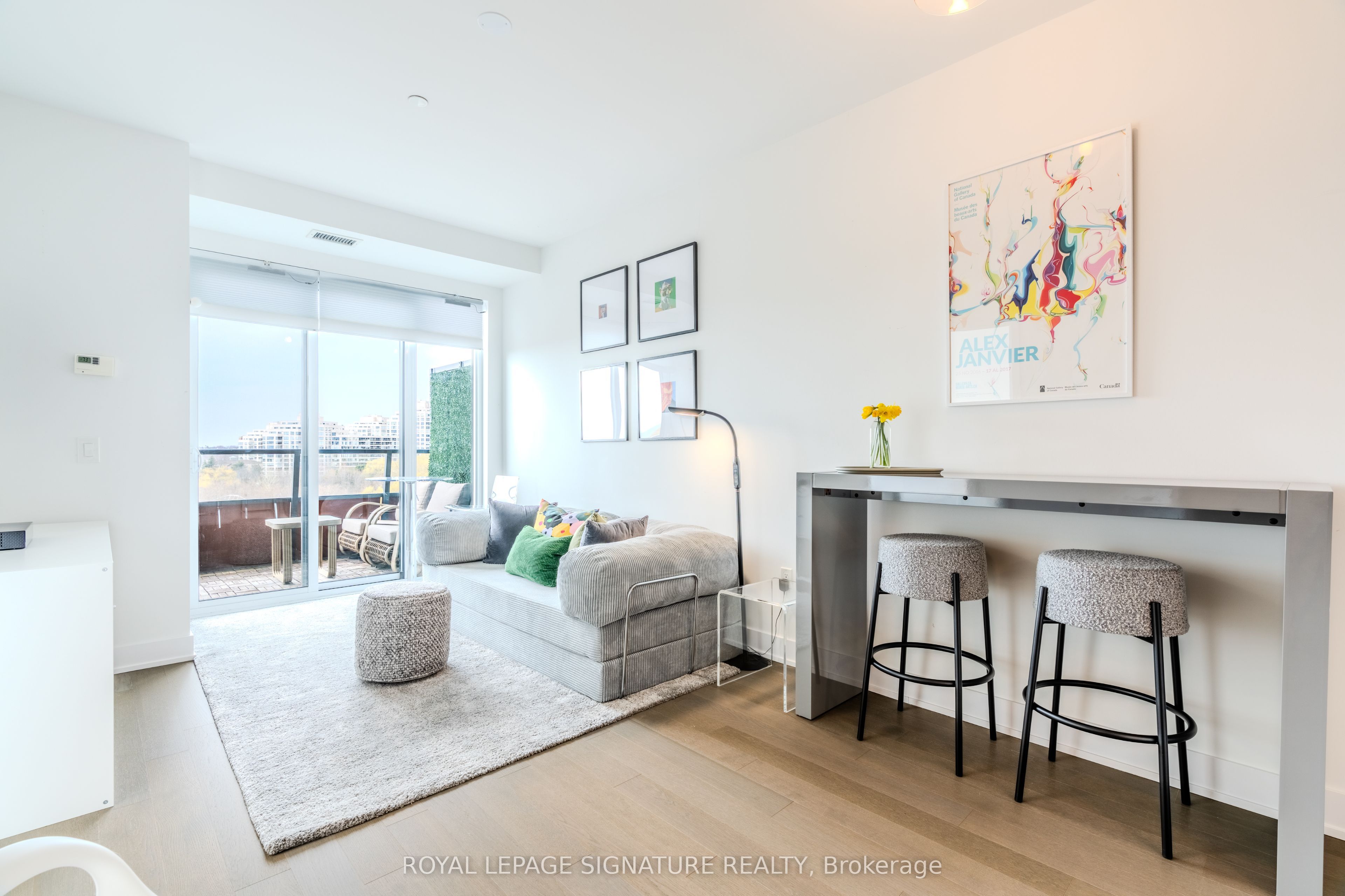 20 Shore Breeze Drive 515 Property Photo 1