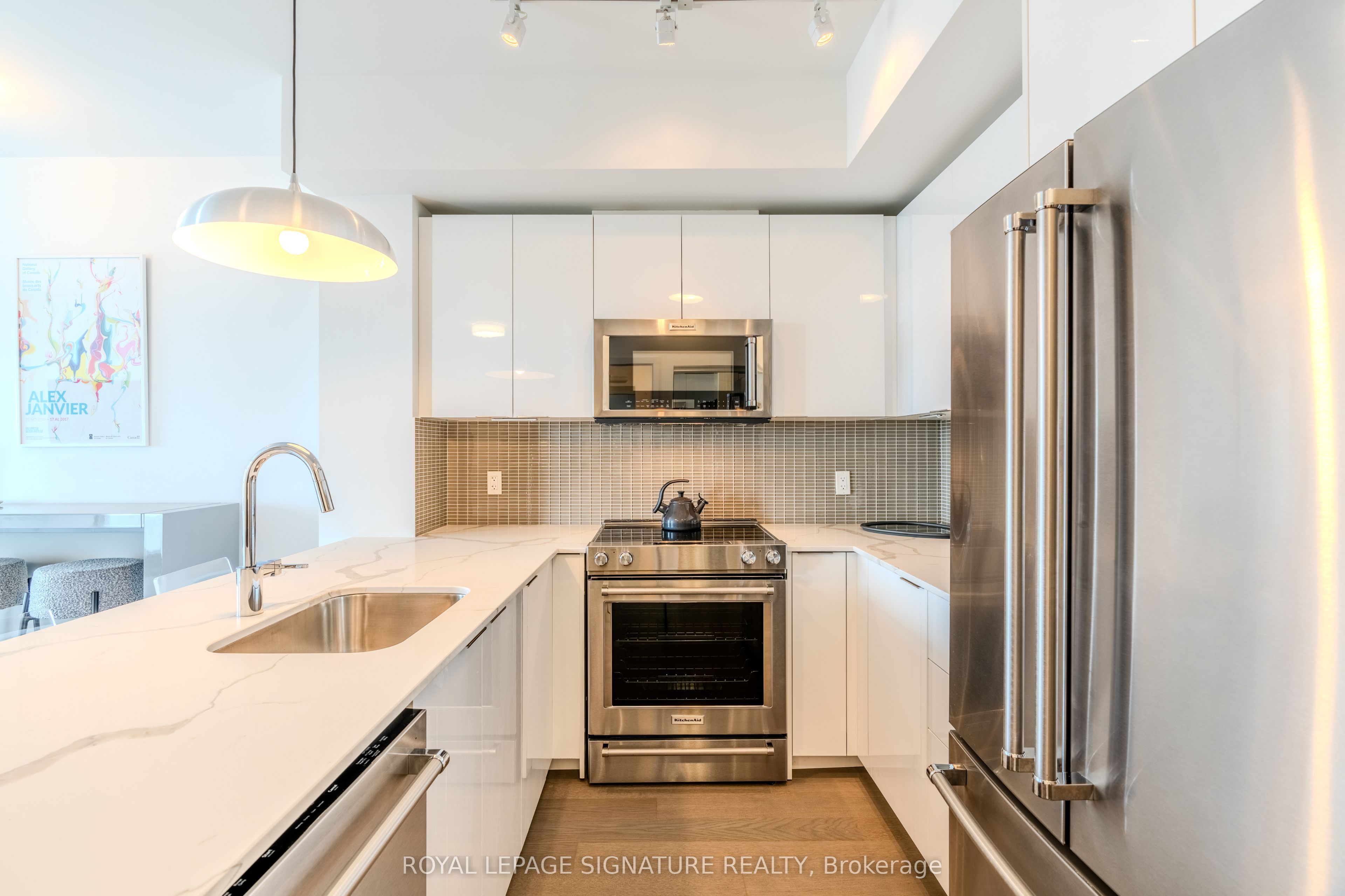 20 Shore Breeze Drive 515 Property Photo 6