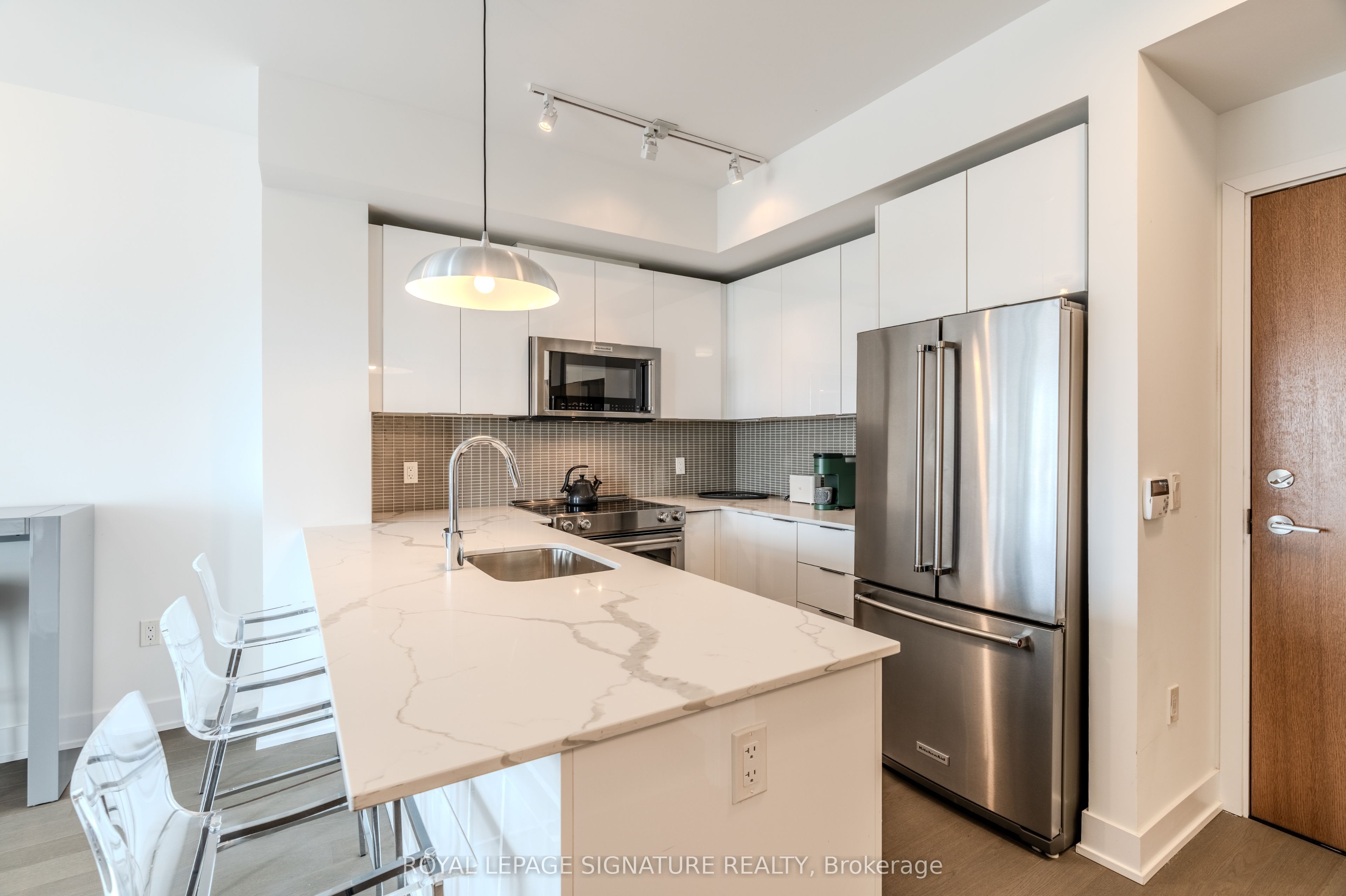 20 Shore Breeze Drive 515 Property Photo 8