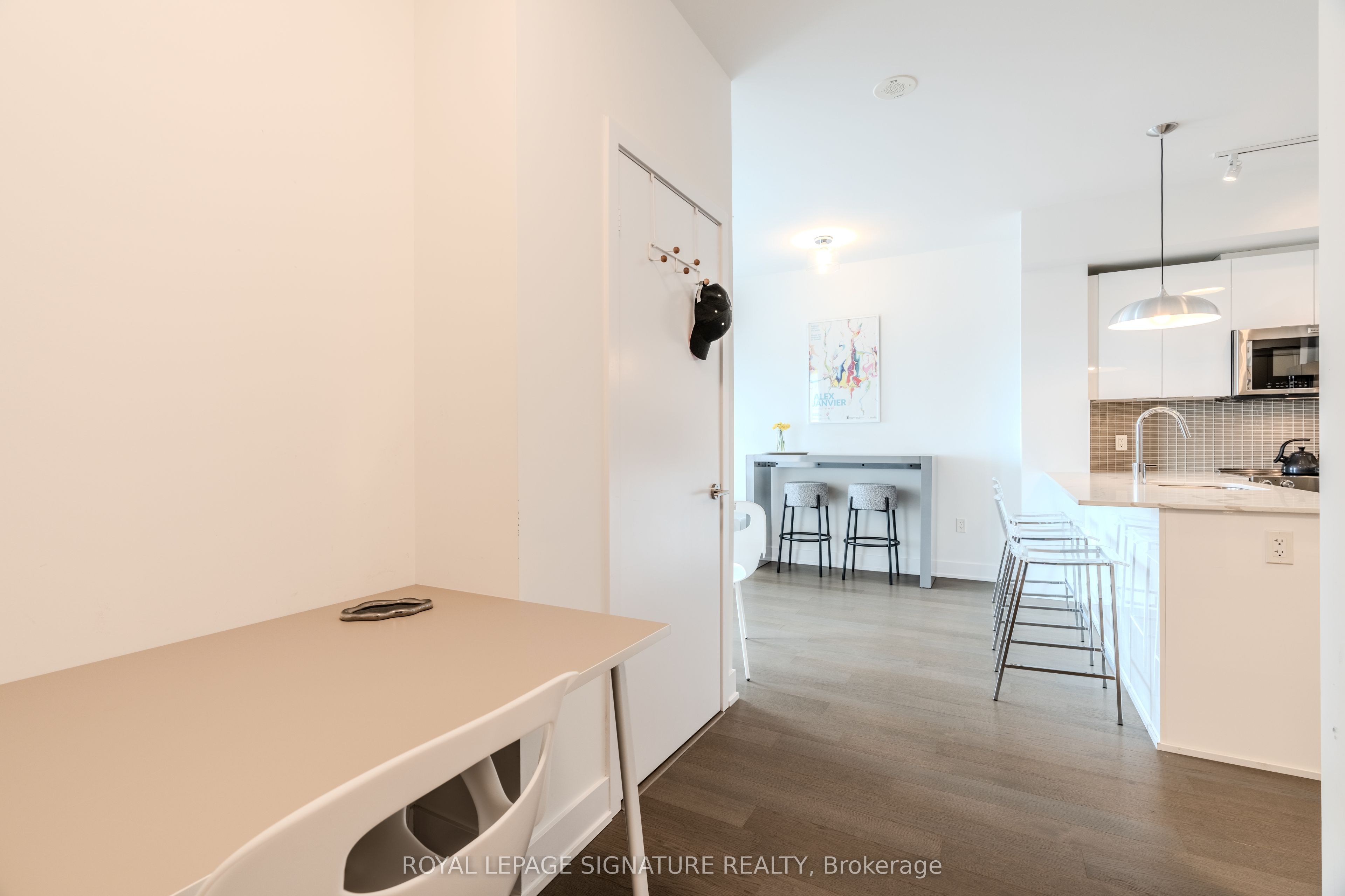 20 Shore Breeze Drive 515 Property Photo 12