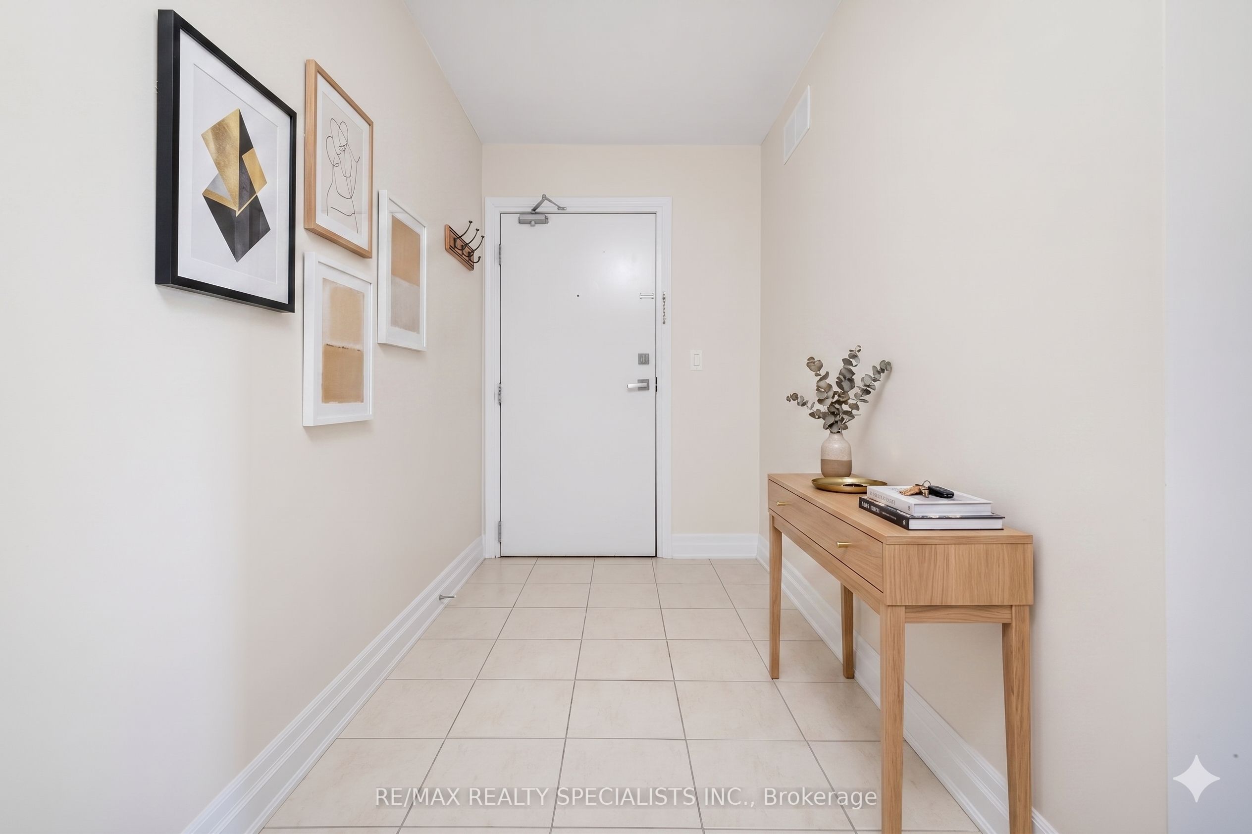 1045 Nadalin Heights 209 Property Photo 3
