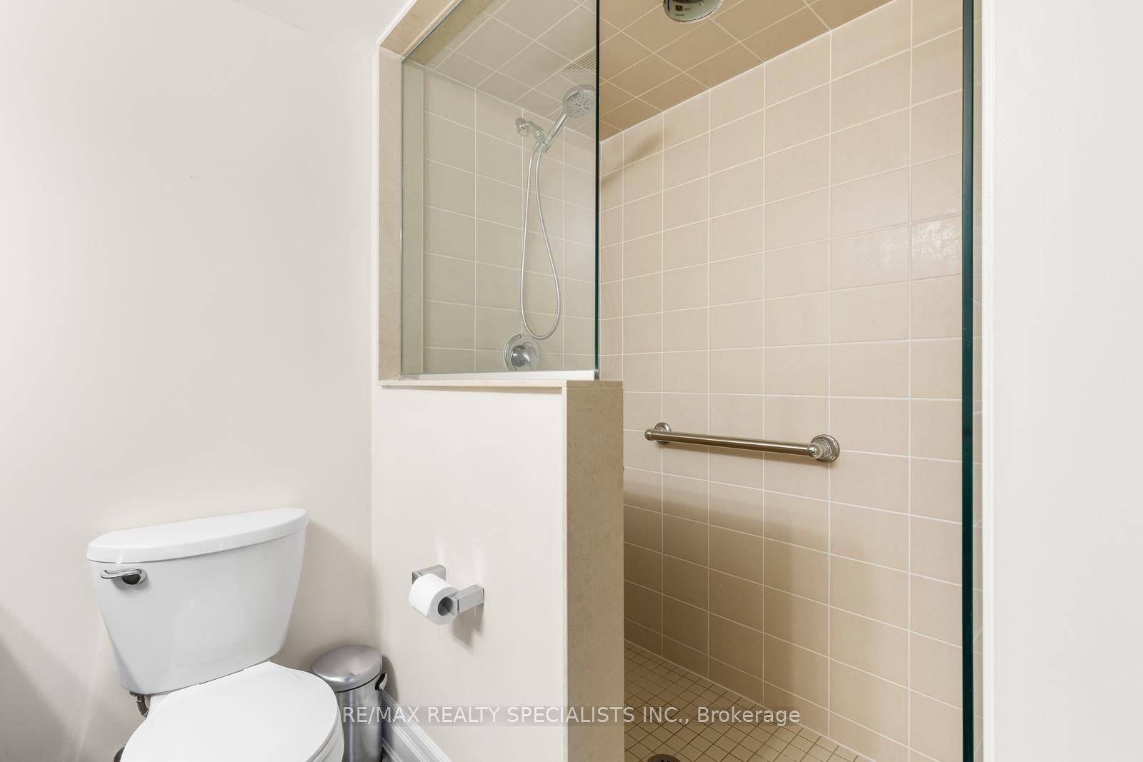1045 Nadalin Heights 209 Property Photo 12