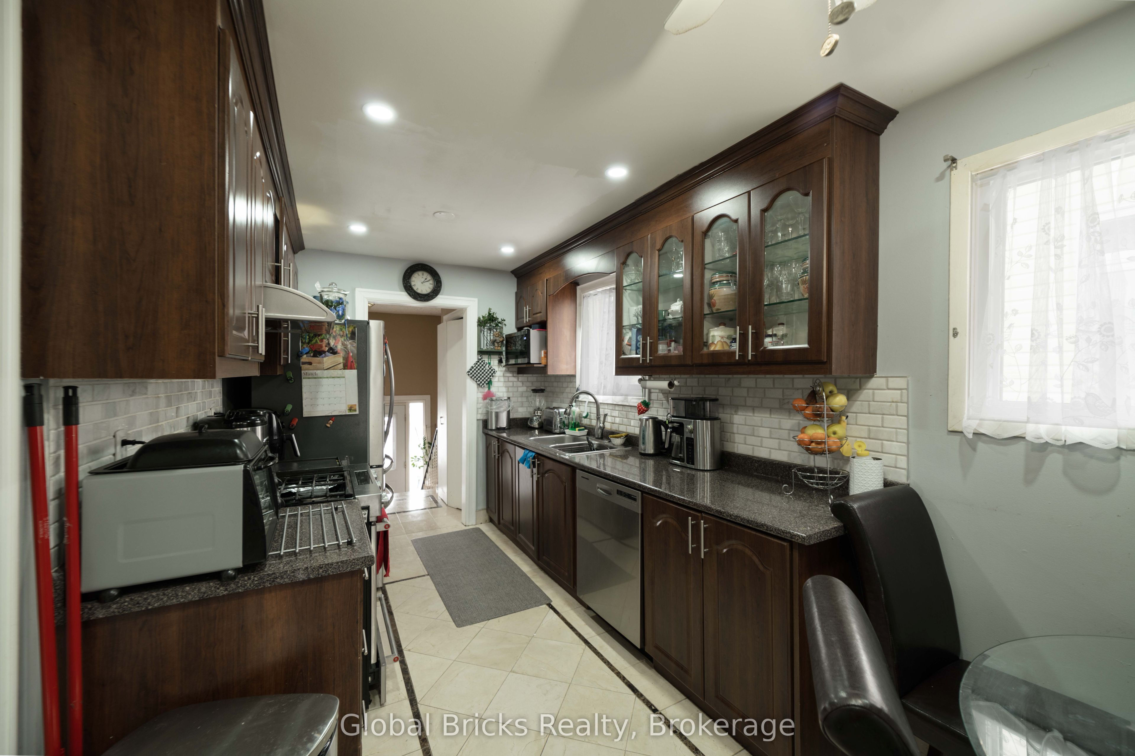 2936 Windjammer Road Property Photo 5