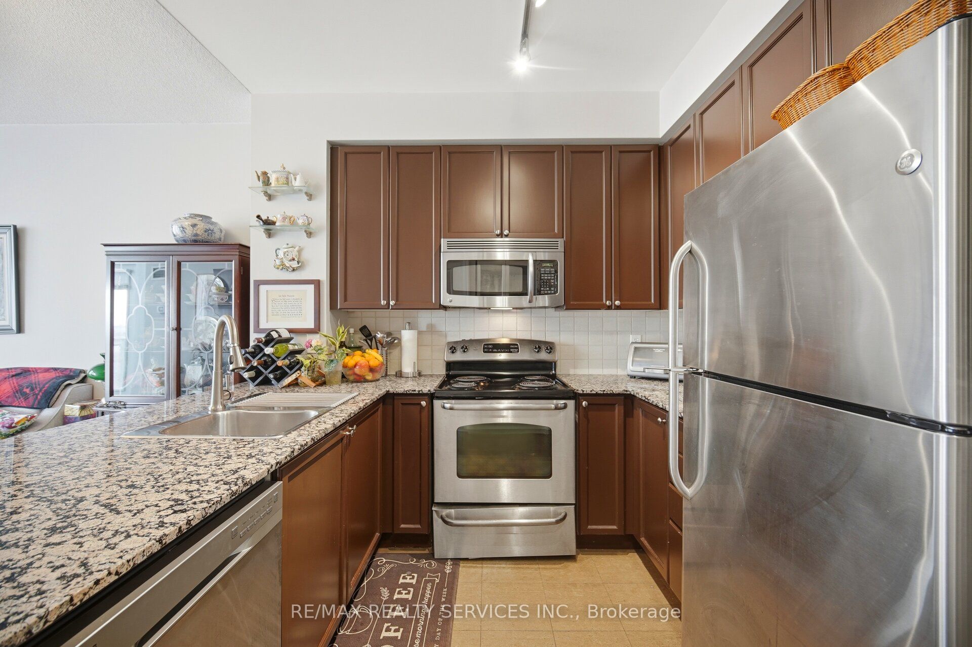 225 Webb Drive 810 Property Photo 11
