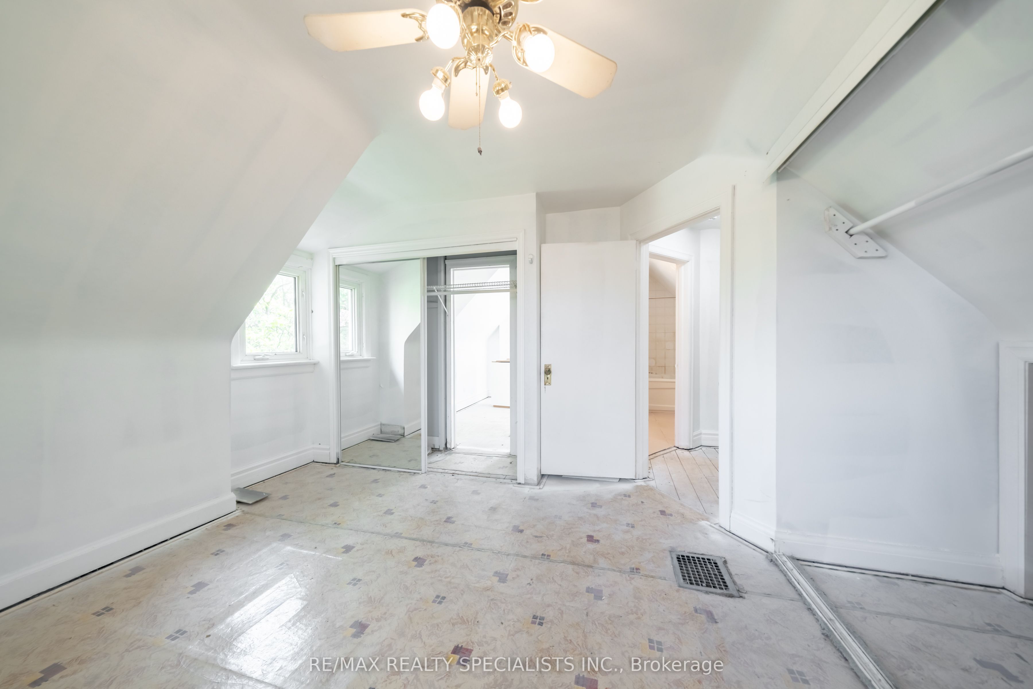 4 Elton Crescent Property Photo 9