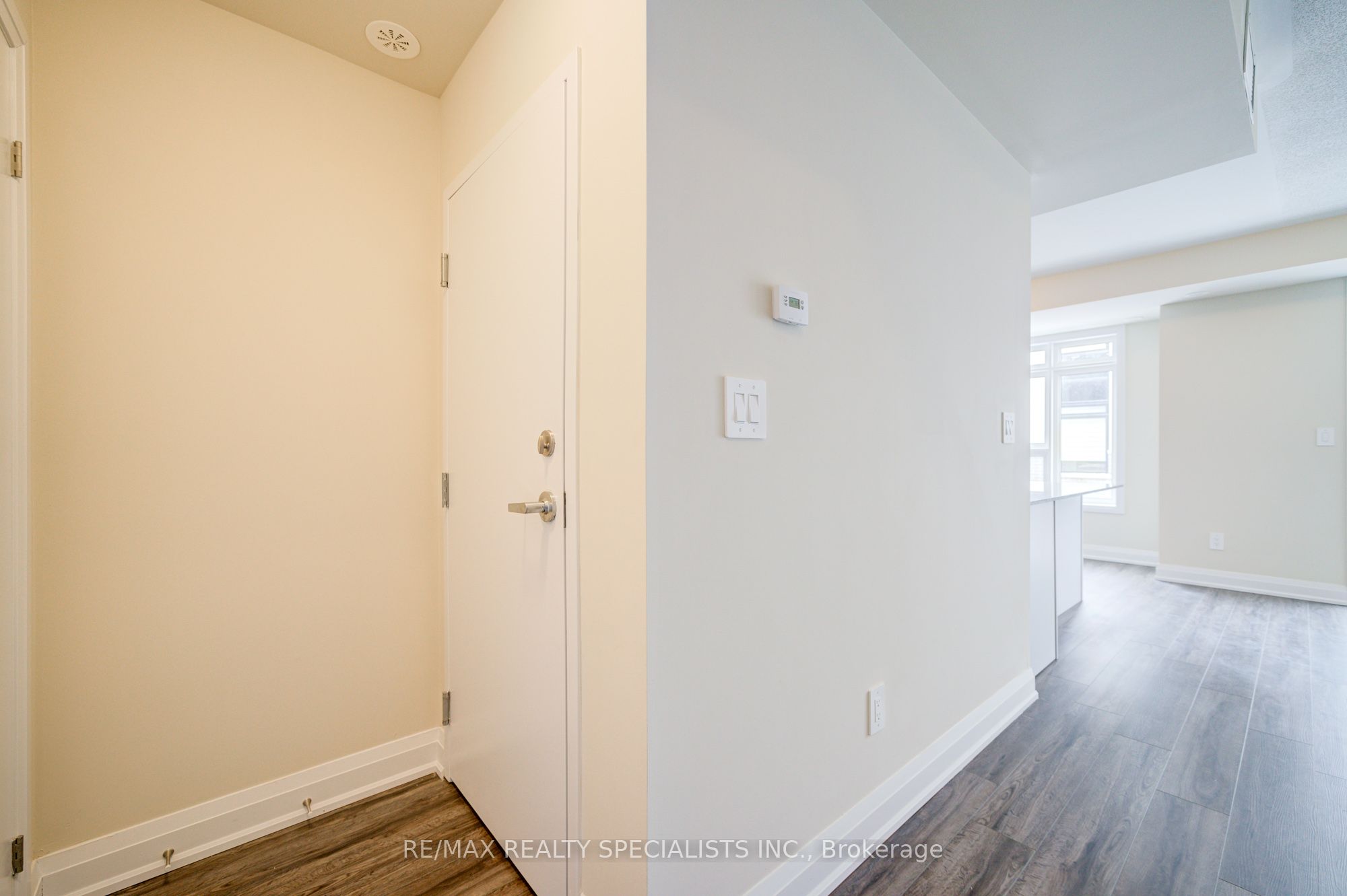 1573 Rose Way 108 Property Photo 3