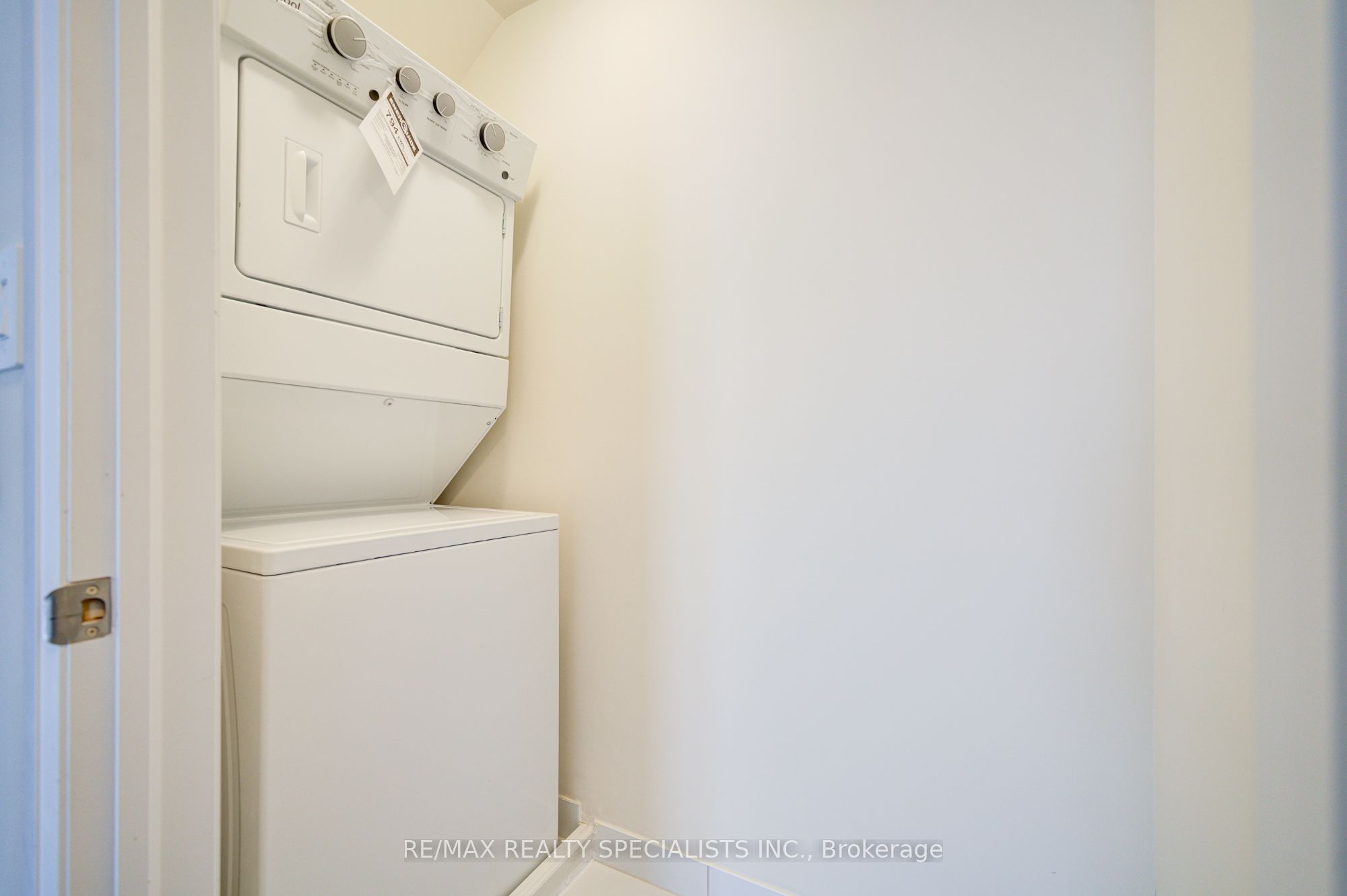 1573 Rose Way 108 Property Photo 4