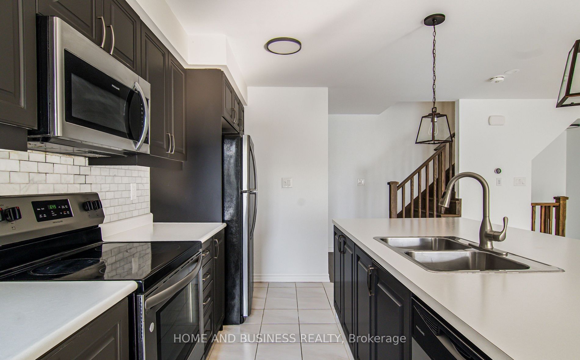 1135 Duignan Crescent Property Photo 11