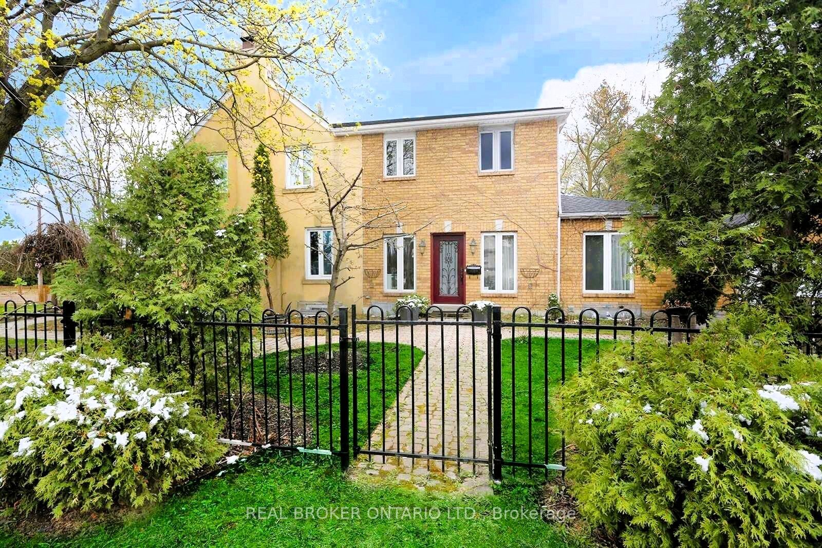 256 The Kingsway Road Side Property Photo 11