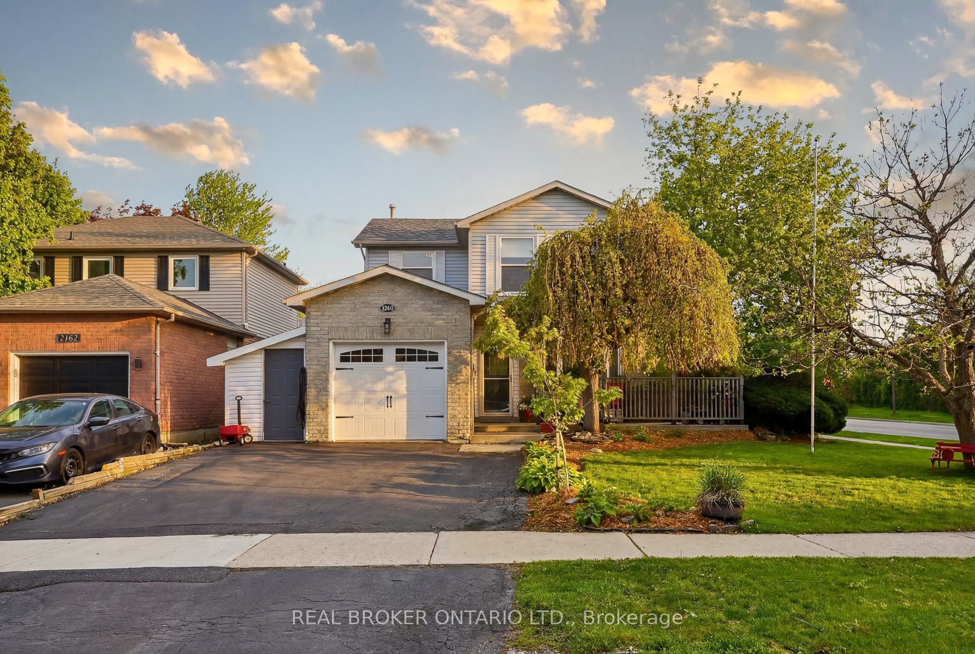 3260 Woodcroft Crescent