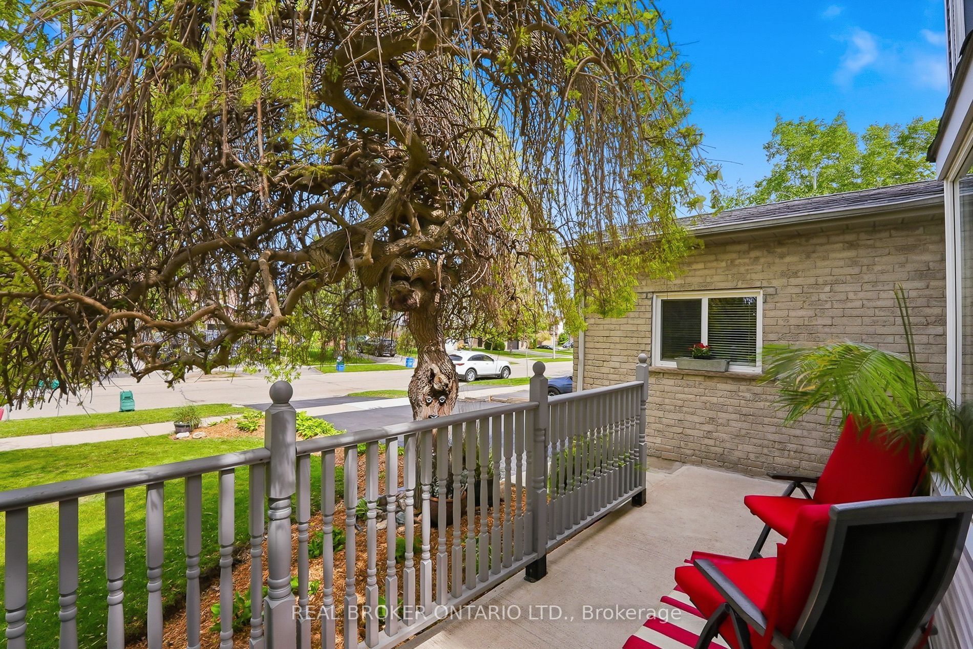 3260 Woodcroft Crescent Property Photo 4