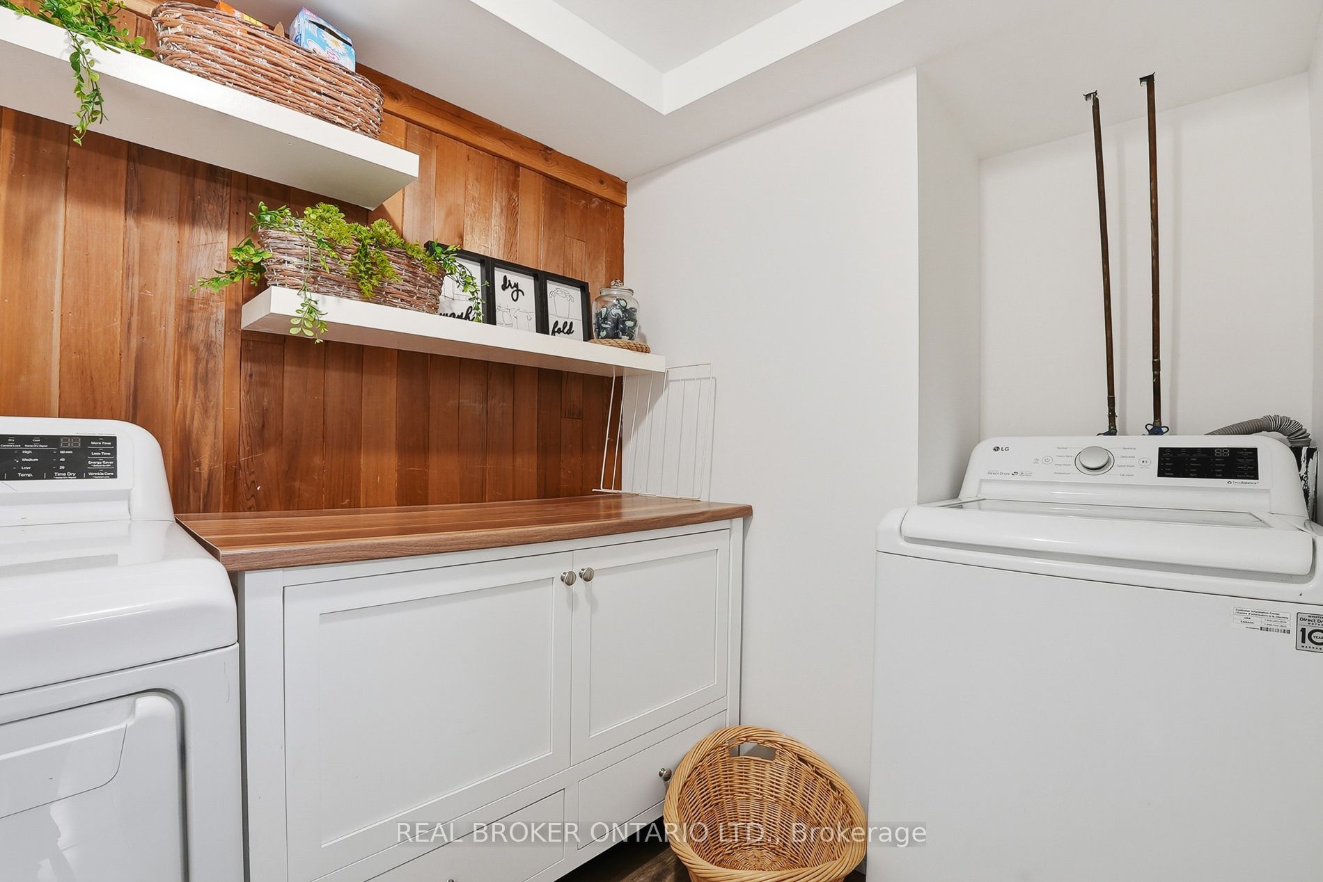 3260 Woodcroft Crescent Property Photo 28