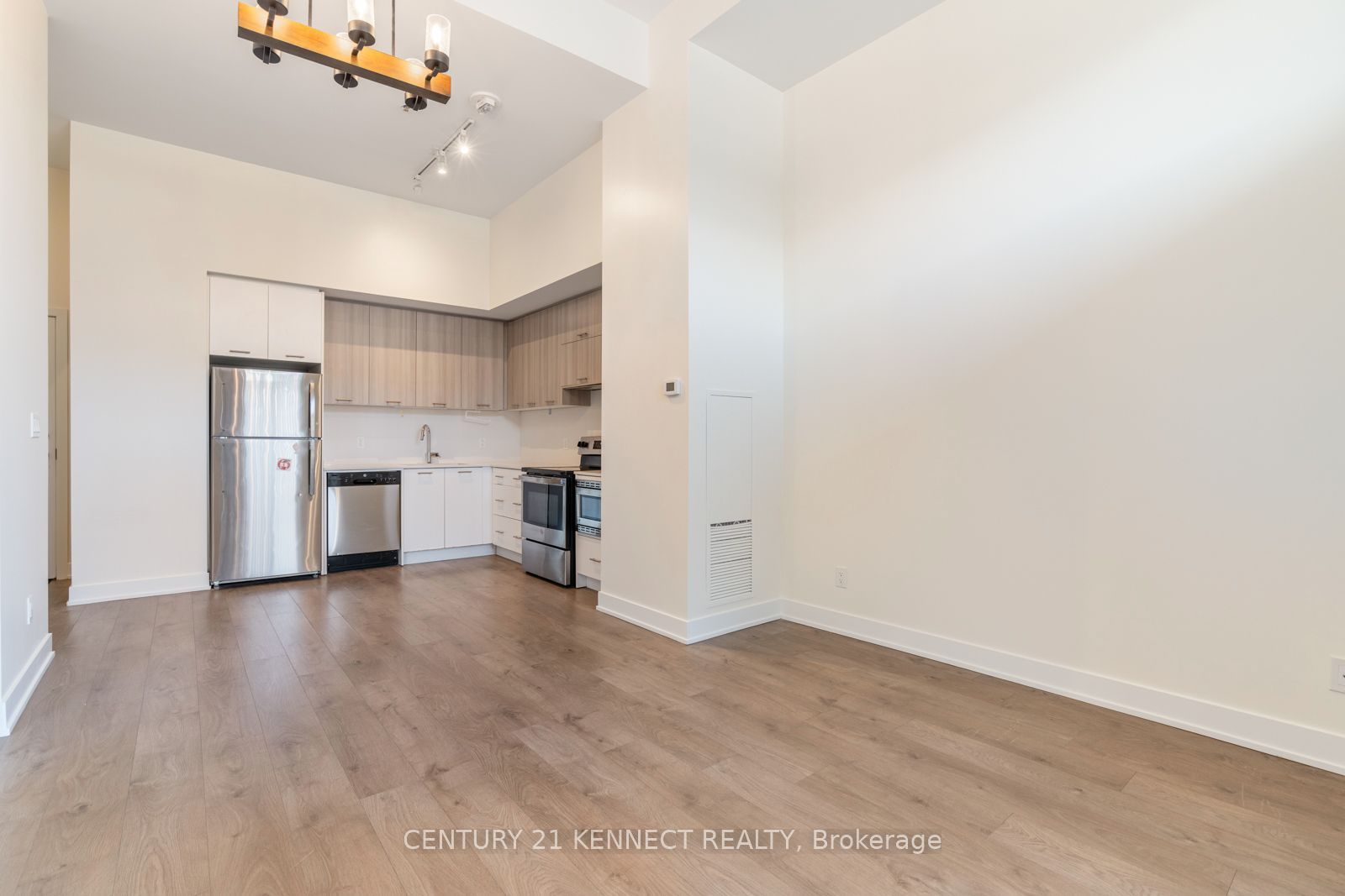 180 Veterans Drive 101 Property Photo 13