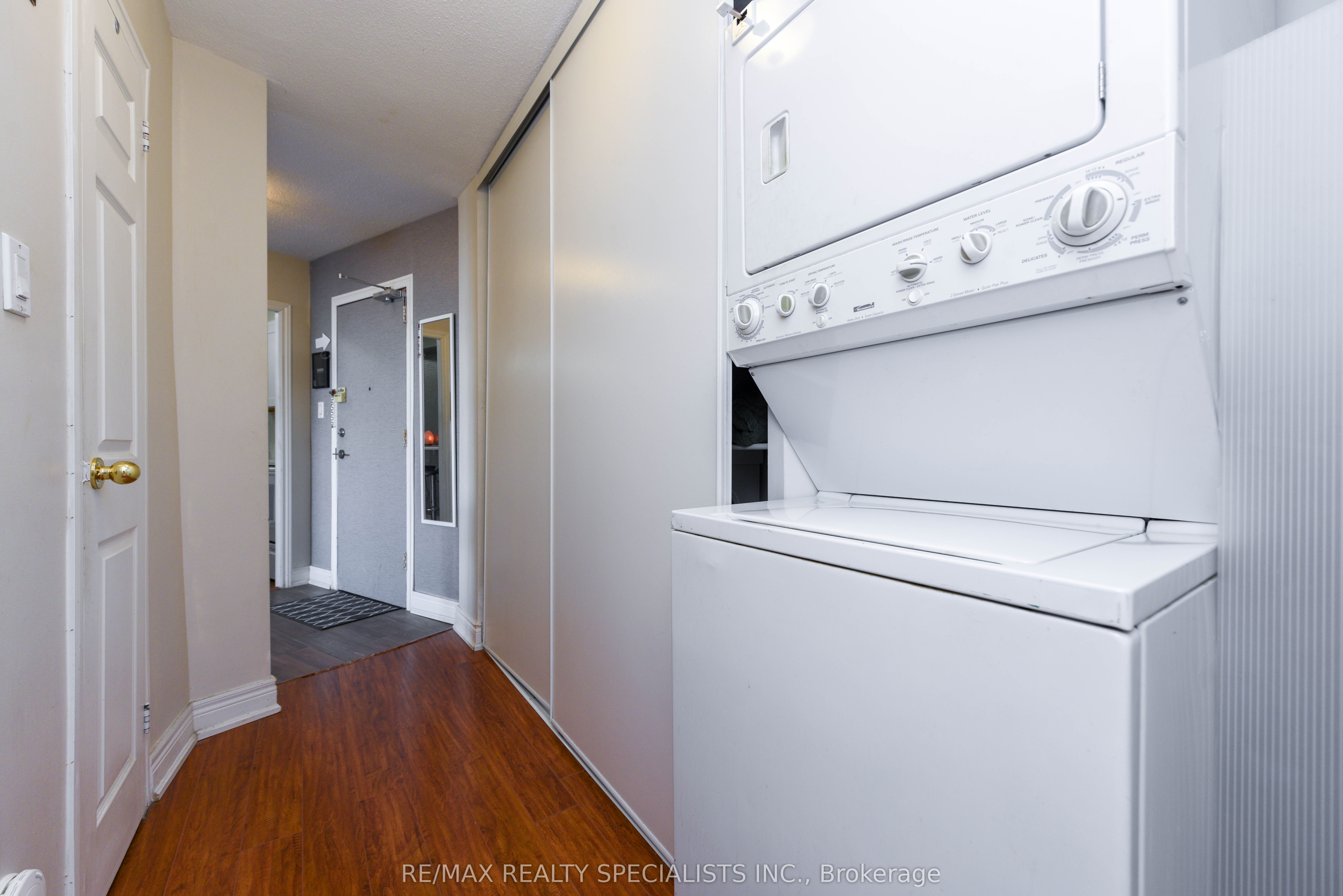 716 The West Mall Ph2005 Property Photo 33