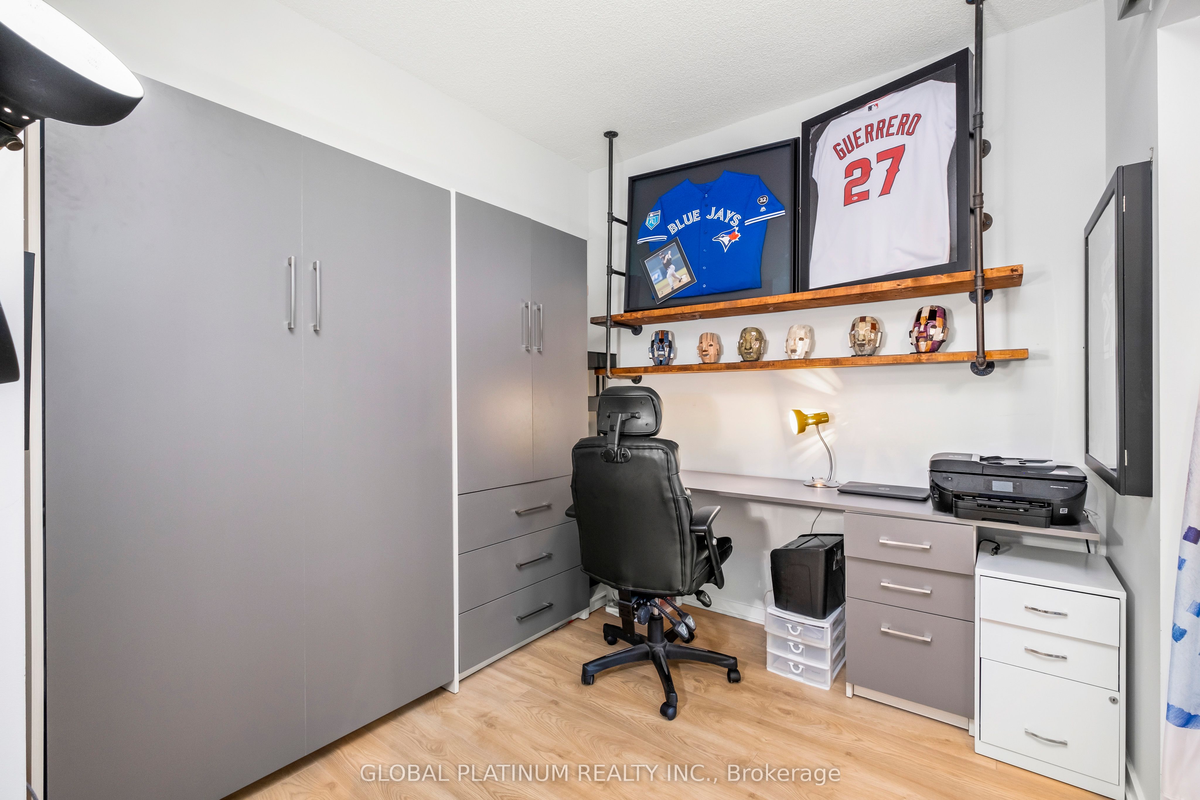 105 The Queensway Way 2014 Property Photo 3
